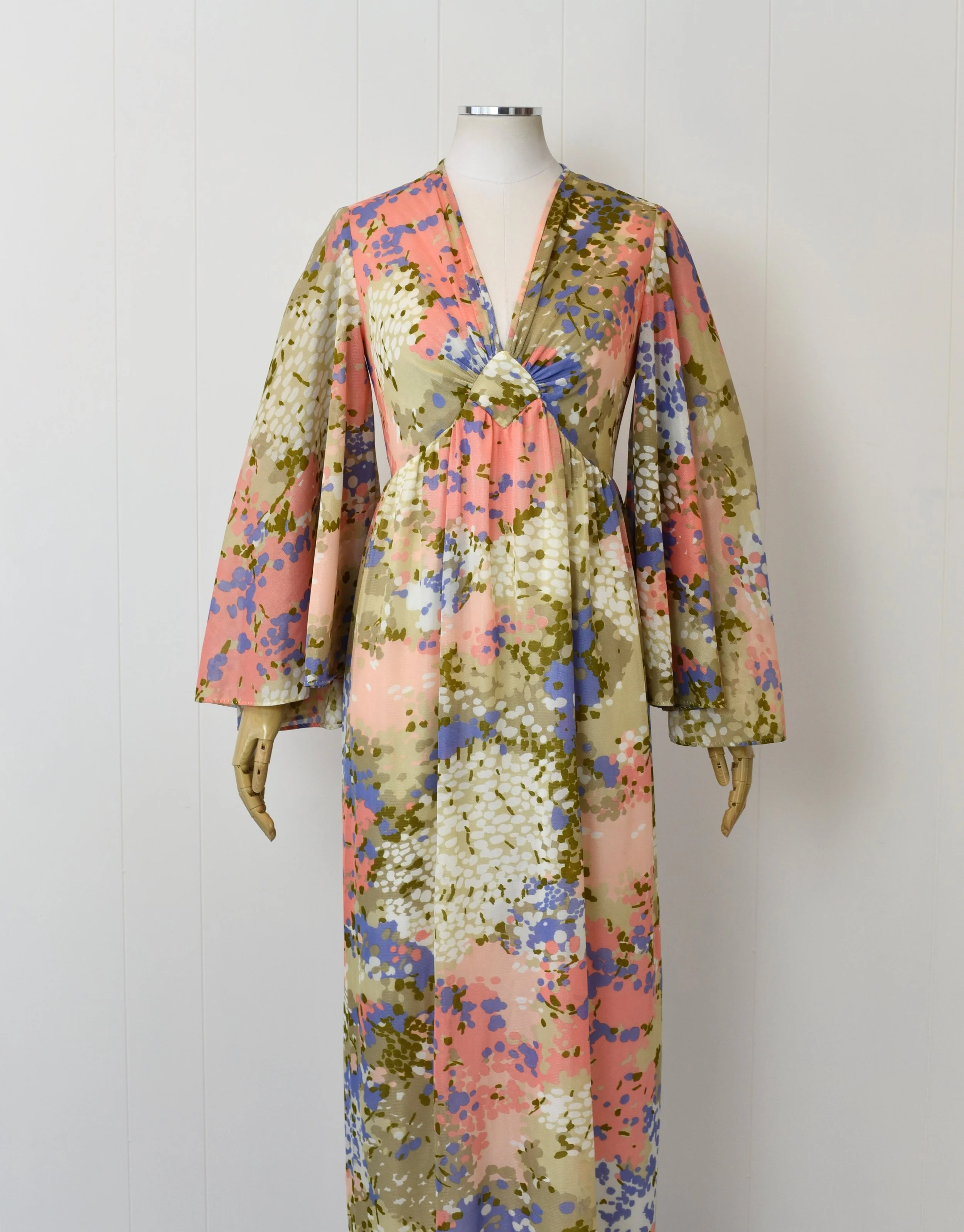 1970s Stella Fagin Floral Angel Wing Sleeve Dress Loungewear