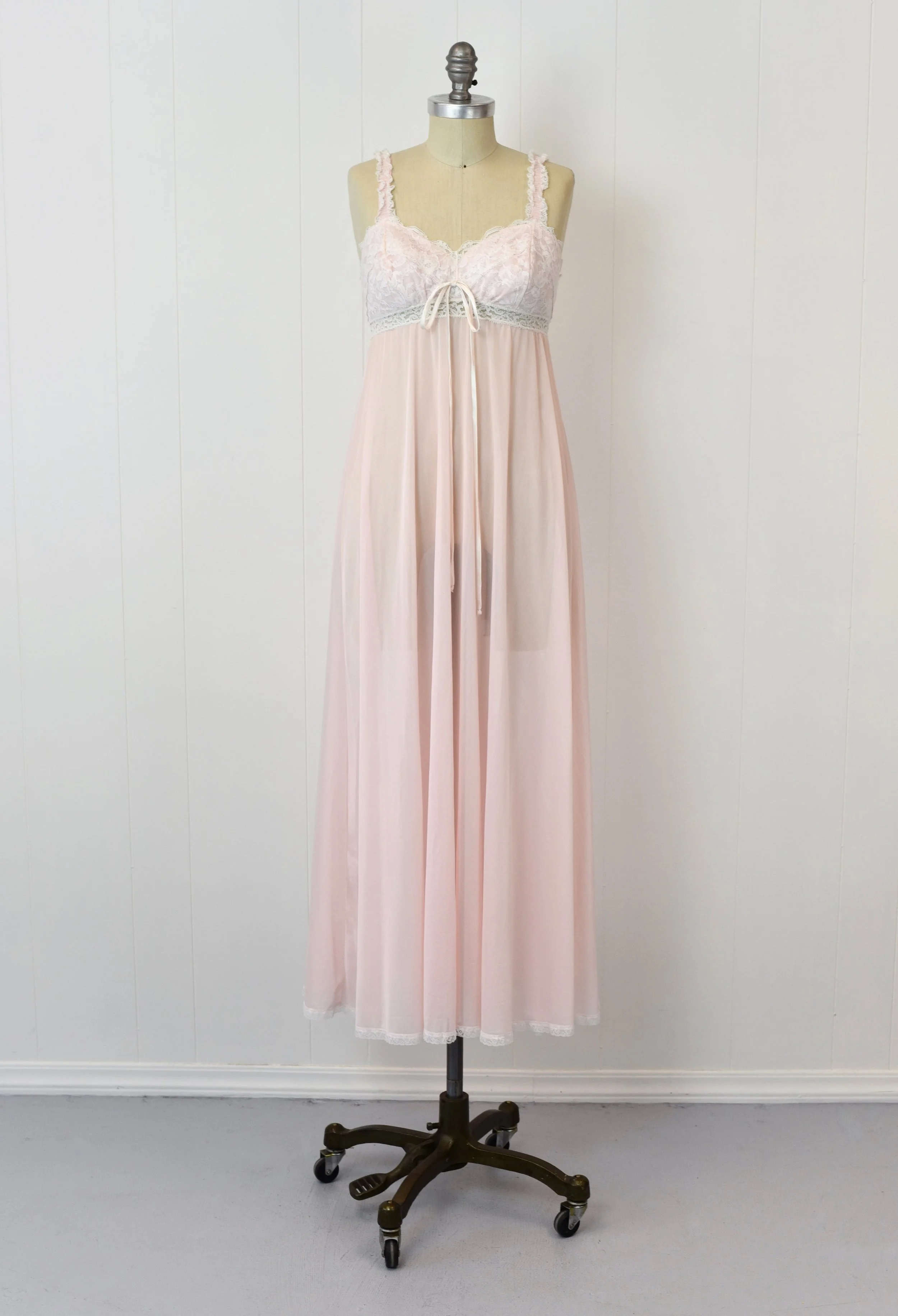 1970s/1980s Light Pink White Floral Lace Sheer Nylon Nightgown Lingerie Boudoir  Canned Ham Vintage