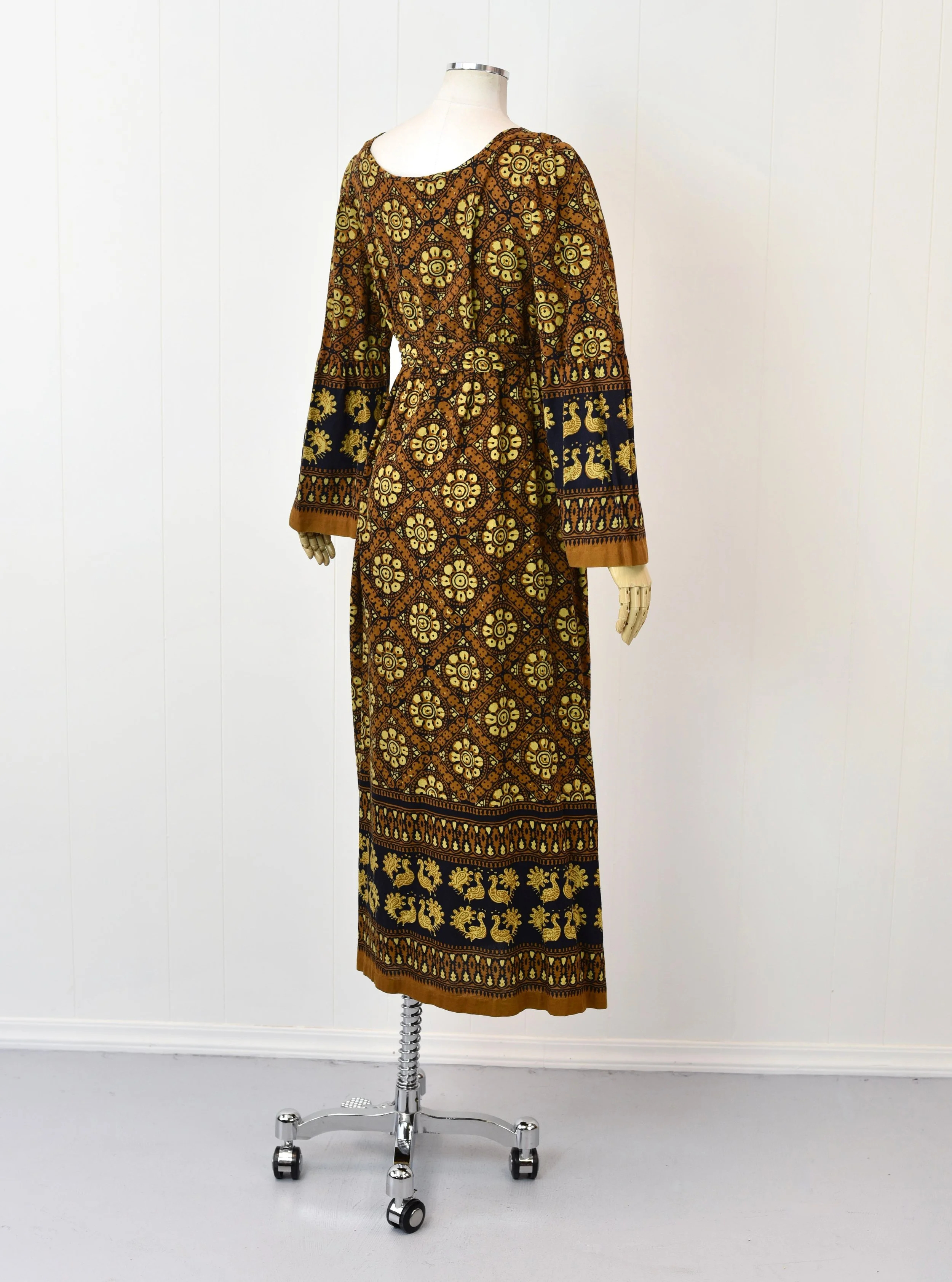 brown paisley dress A-Line Plus-Size Long V-Neck Prom Dress Mauve / 20 main image 1