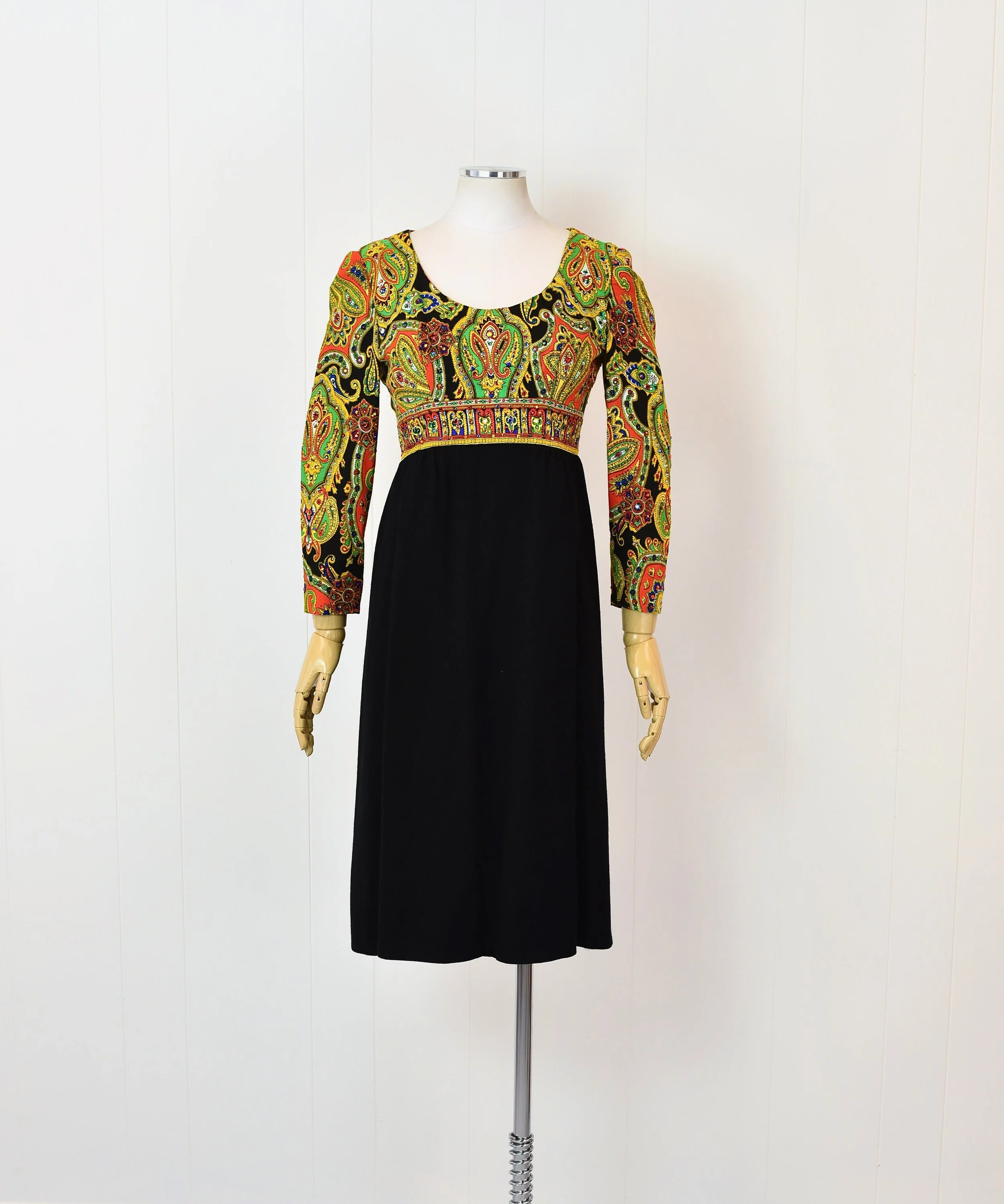 1970s Victor Costa Rhinestone Paisley Print Multicolored Party Dress Canned Ham Vintage 1970s Victor Costa Rhinestone Paisley Print Multicolored Party Dress Canned Ham Vintage