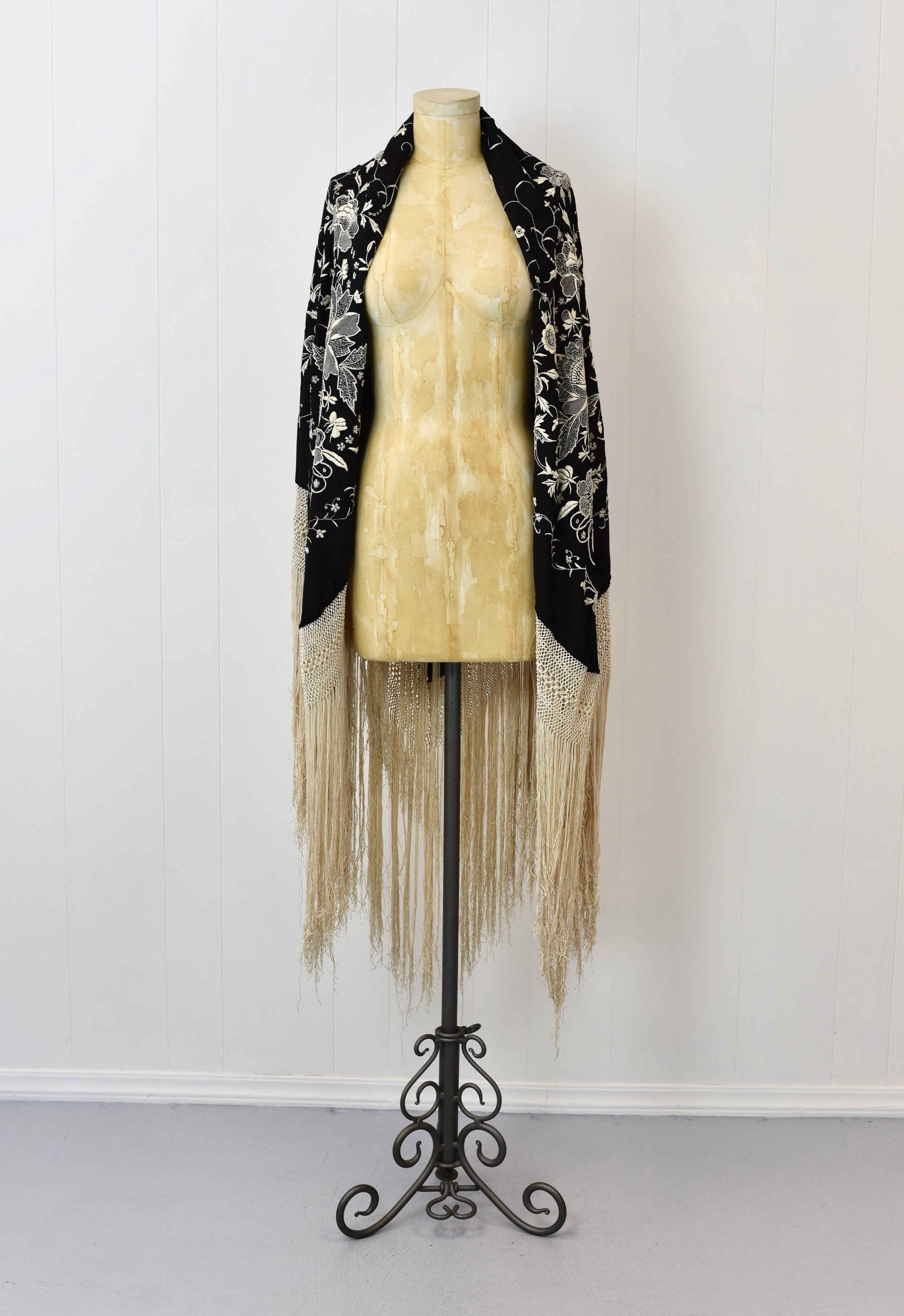 1920s Black Ivory Floral Silk Embroidered Fringe Large Piano Shawl — Canned  Ham Vintage