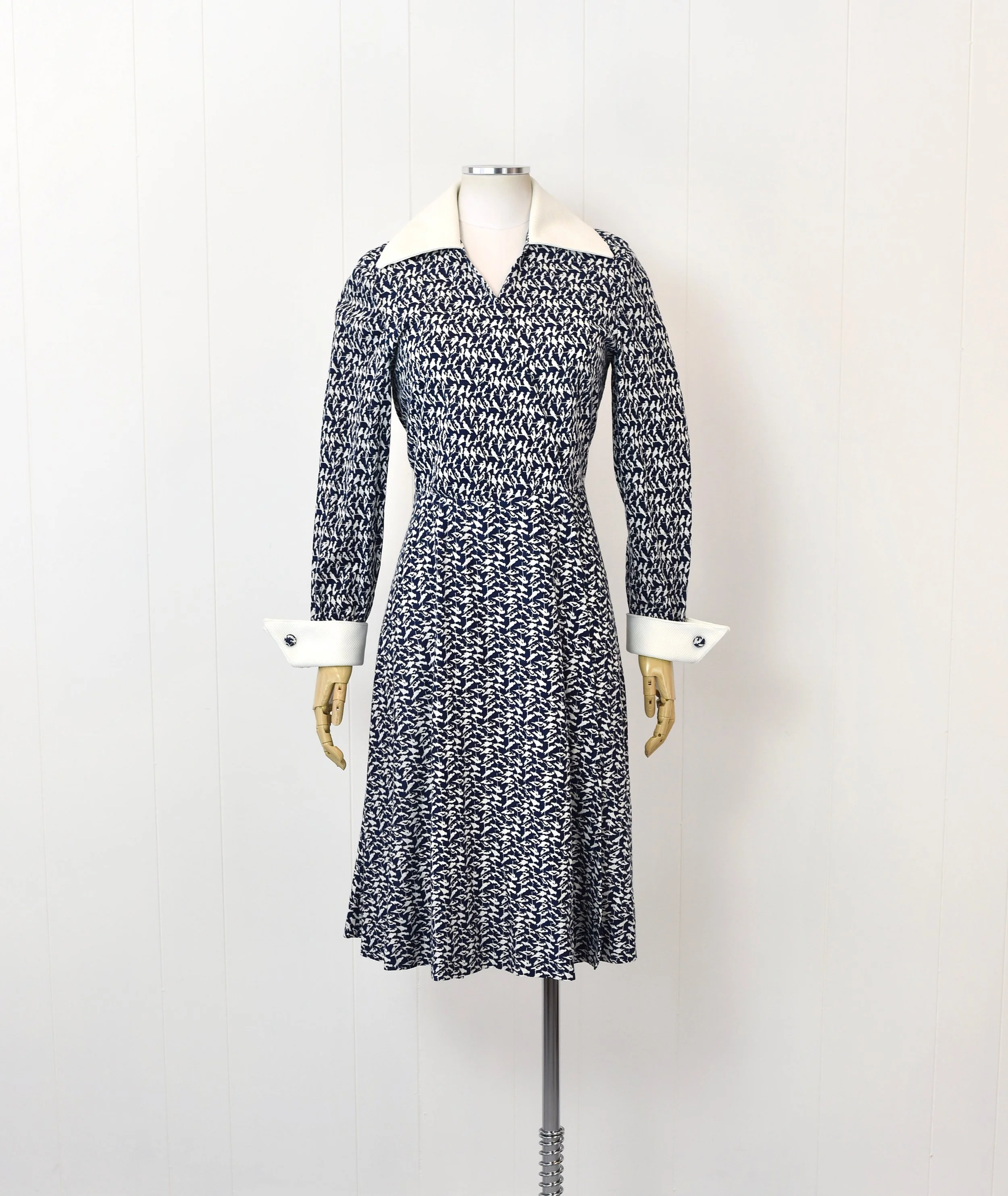 navy blue dress with white birds 1970s Navy Blue & White Birds on a Wire Novelty Print Dress — Canned Ham  Vintage