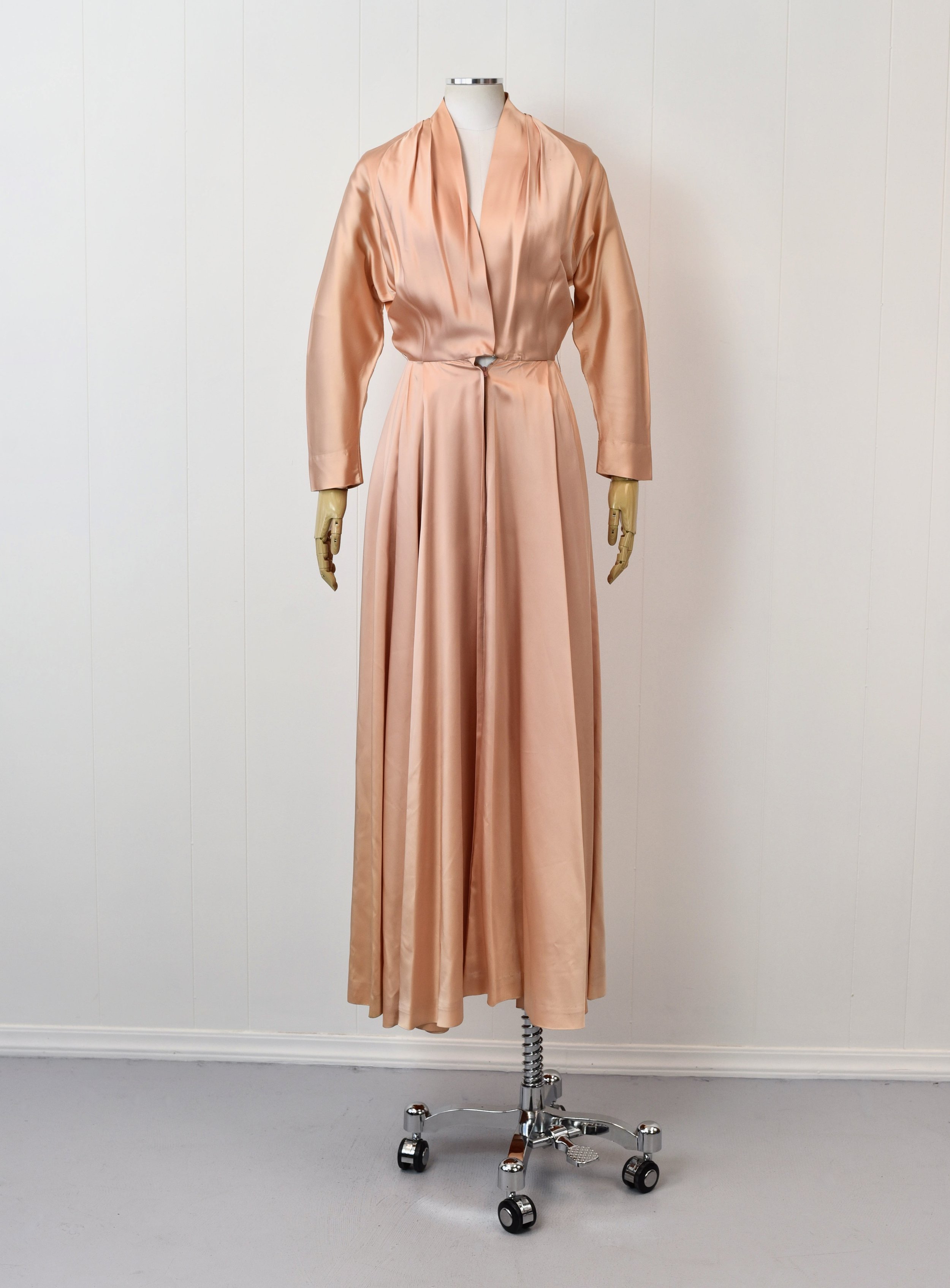 1940s Satin Dressing gown  Gem