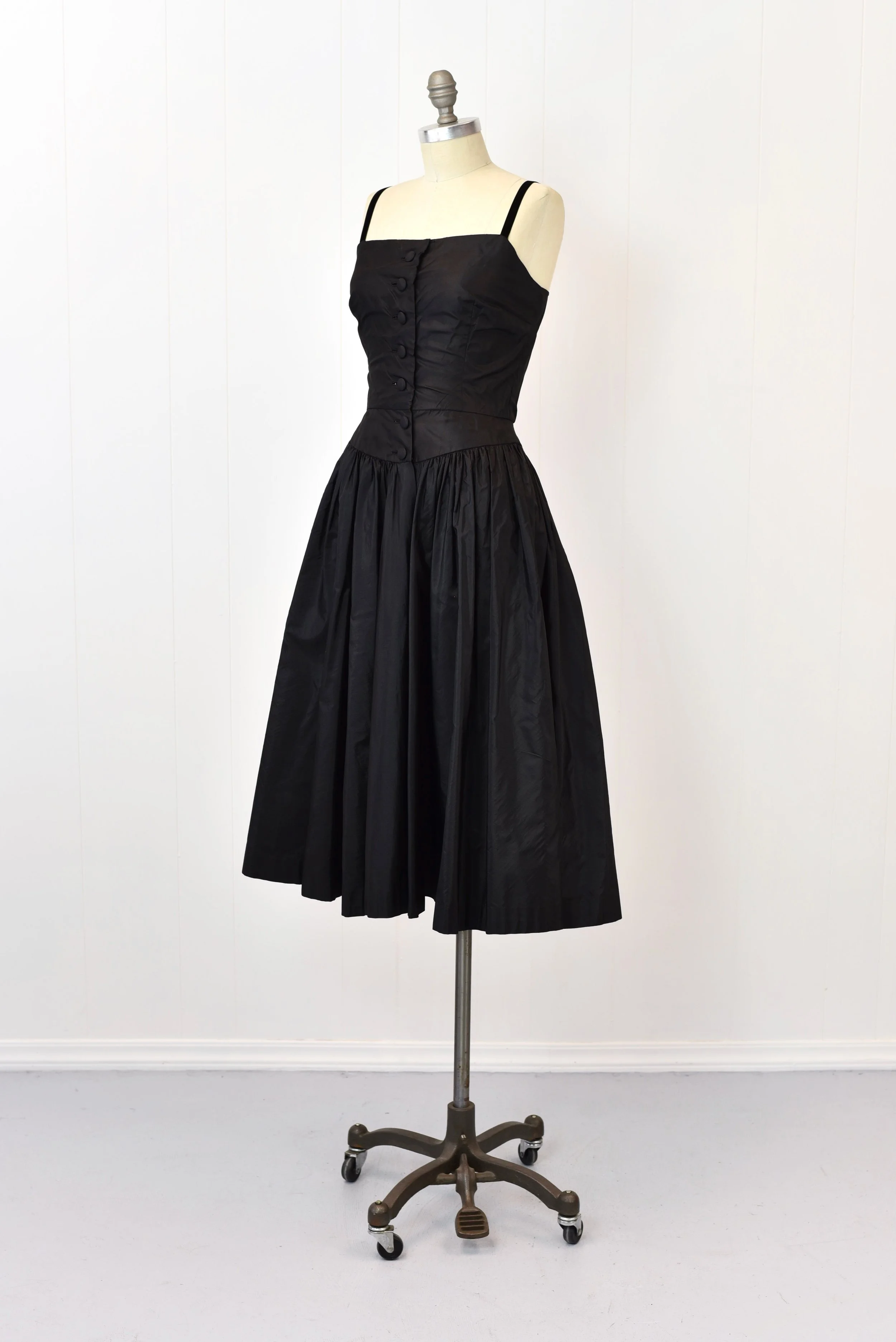 sachin and babi light blue dress Black velvet bolero jacket from the late 1980s. Big shoulder pads, for  added drama! Curved front opening with no fastenings and waist-length hem.  The sleeves are slightly tapered, with small gathers at