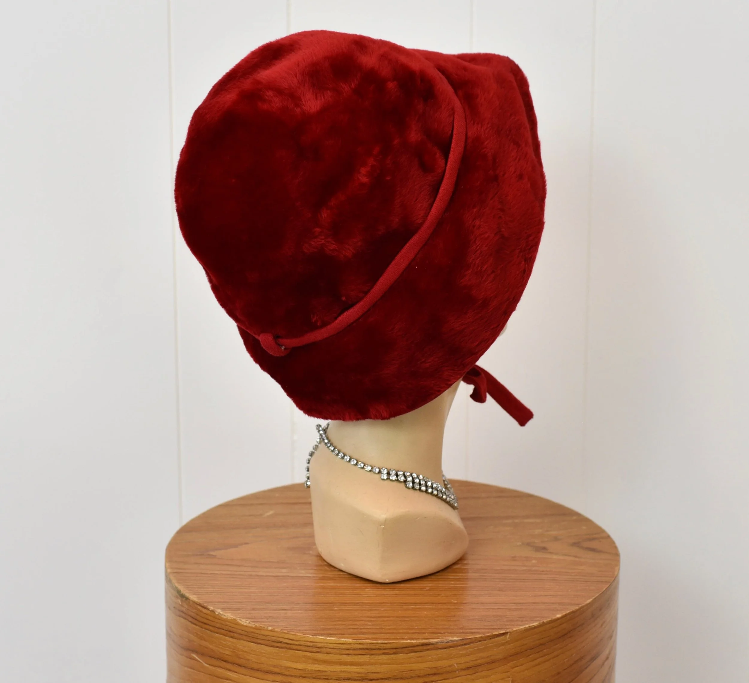 Vintage 1940s Red Rabbit Fur Beret Style Hat  Saks Fifth Ave  Brim  New With Tag 1960s Red Saks Fifth Avenue Faux Fur Tie Bucket Hat — Canned  main image 2