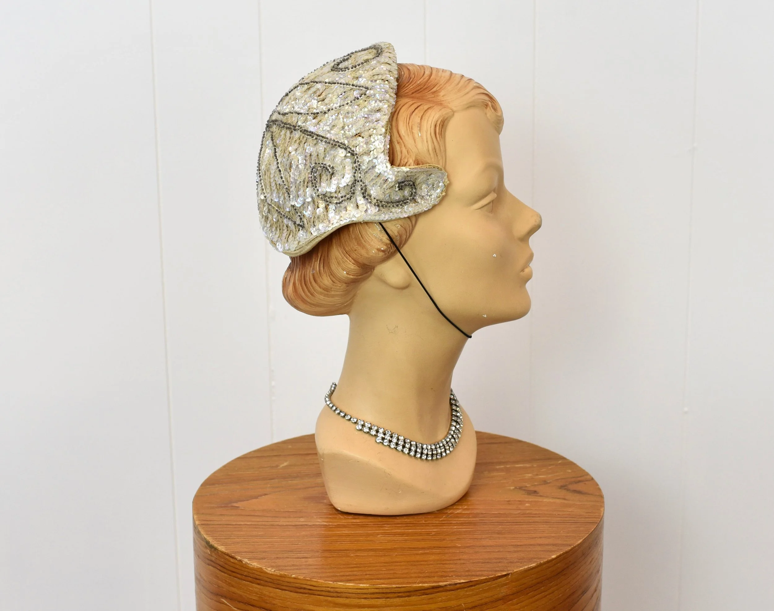 1950s Sequin Beaded Bridal Wedding Skull Cap Fascinator Hat  display picture 1