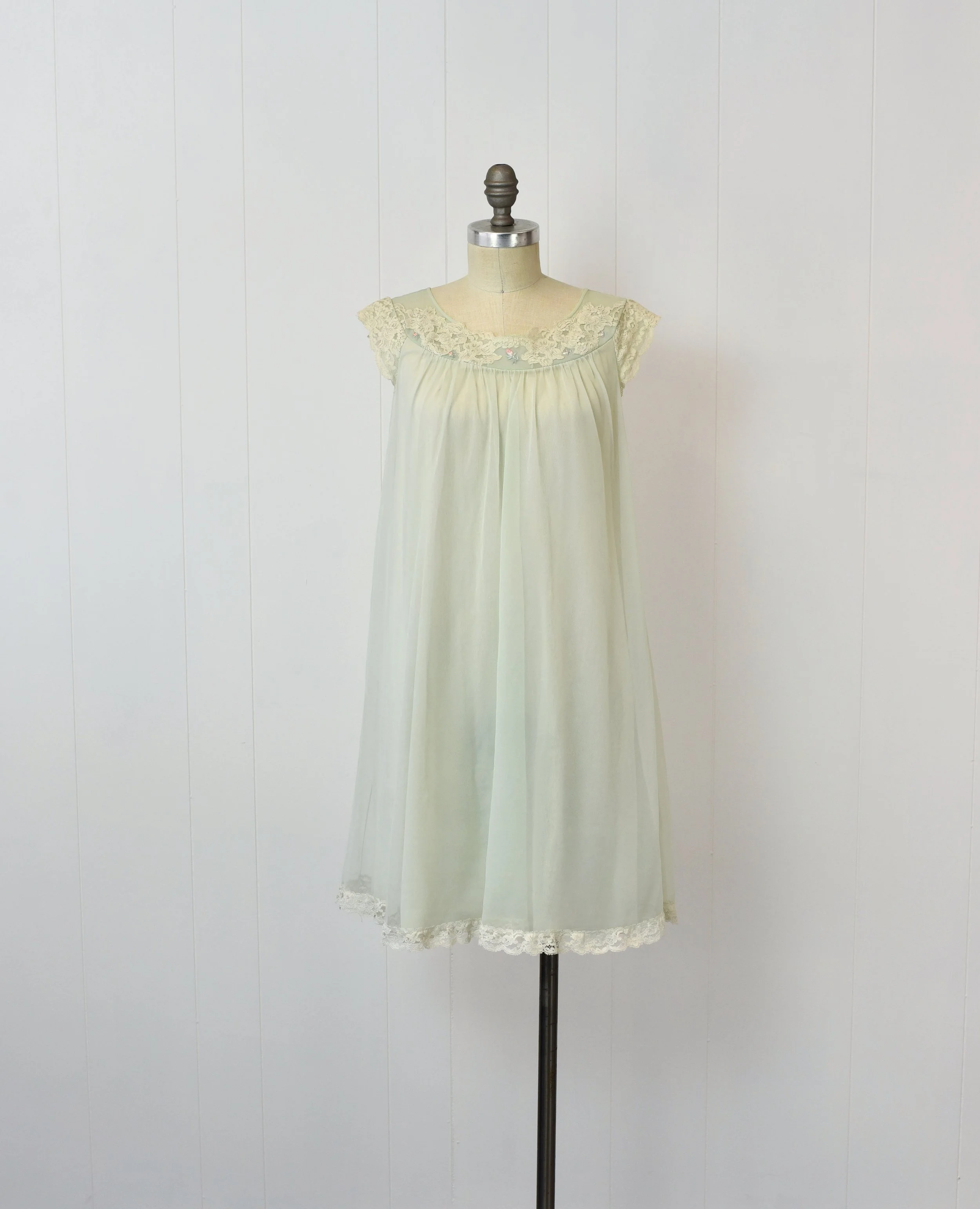 1960s Light Green Floral Lace Nylon Shadowline Lingerie Nightgown
