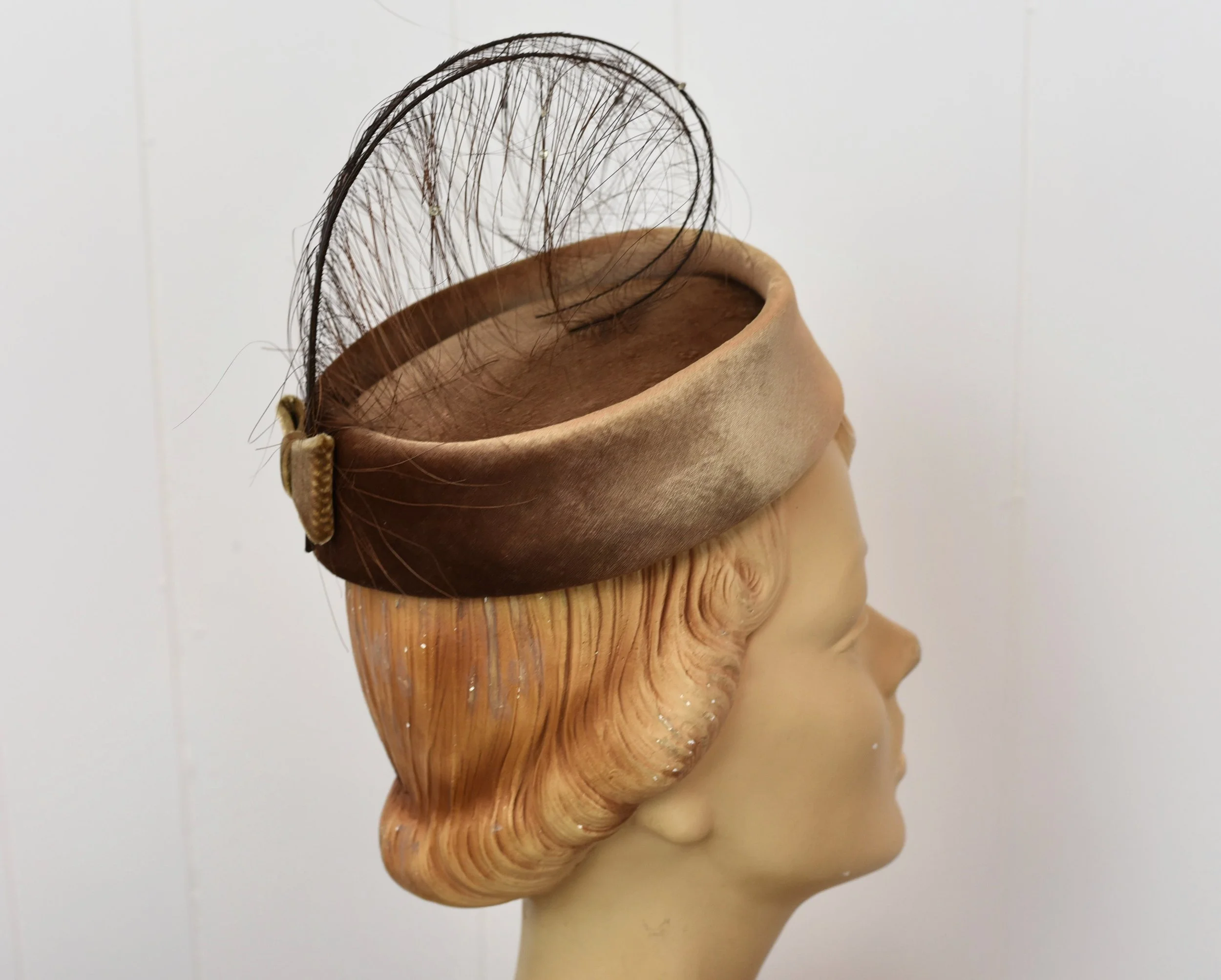 1950s Brown Velvet Feather Bow Lemington Fascinator Hat Cap  display picture 2