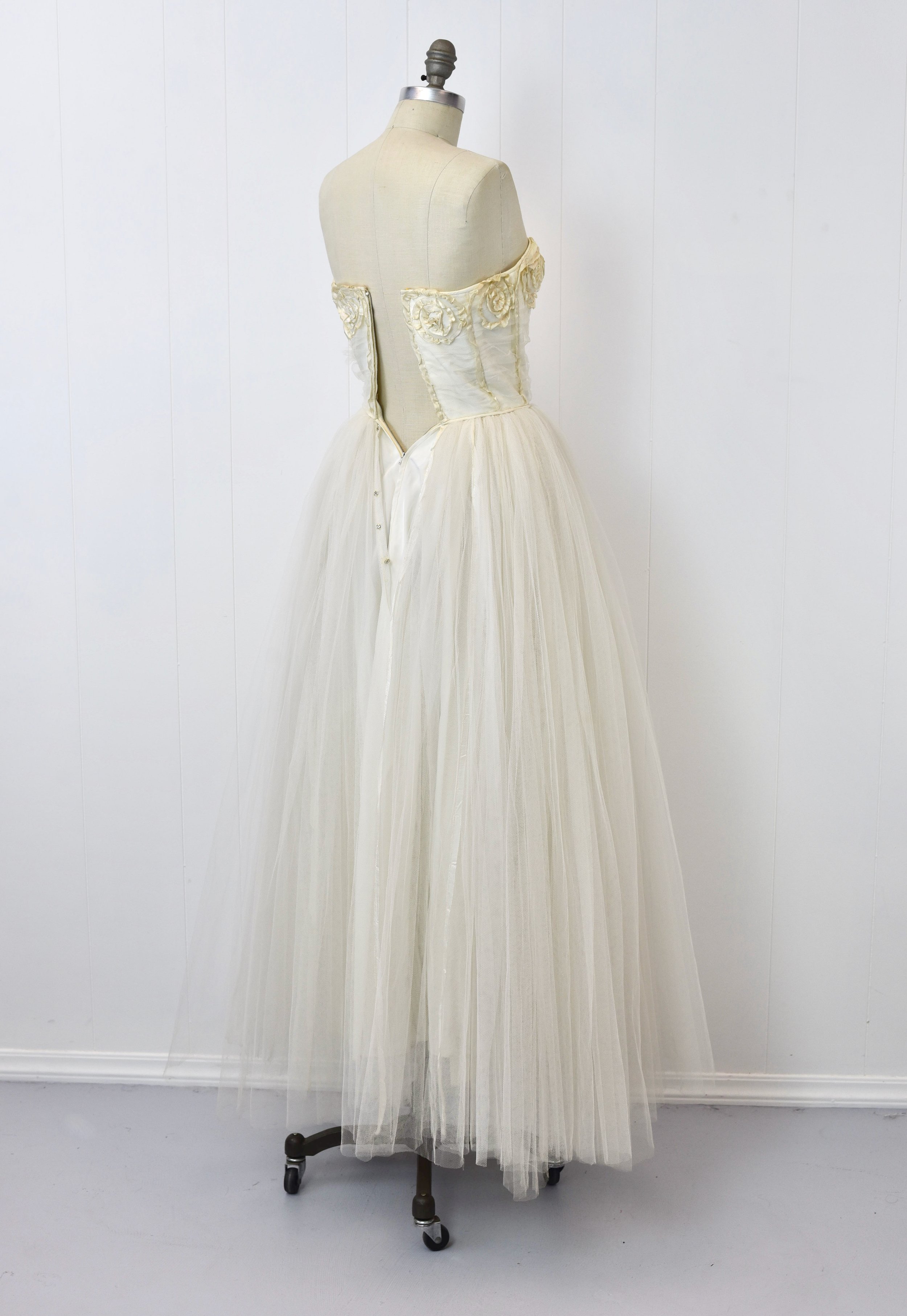 1950s White Tulle Ribbon Bridal Wedding Party Prom Pinup Cupcake Dress Gown  — Canned Ham Vintage