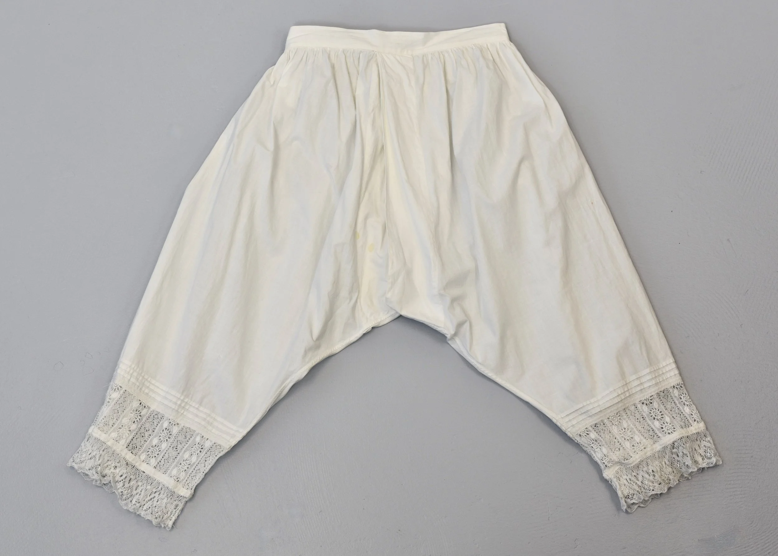 Antique 1900s Edwardian White Cotton Embroidered Lace Pantaloons 