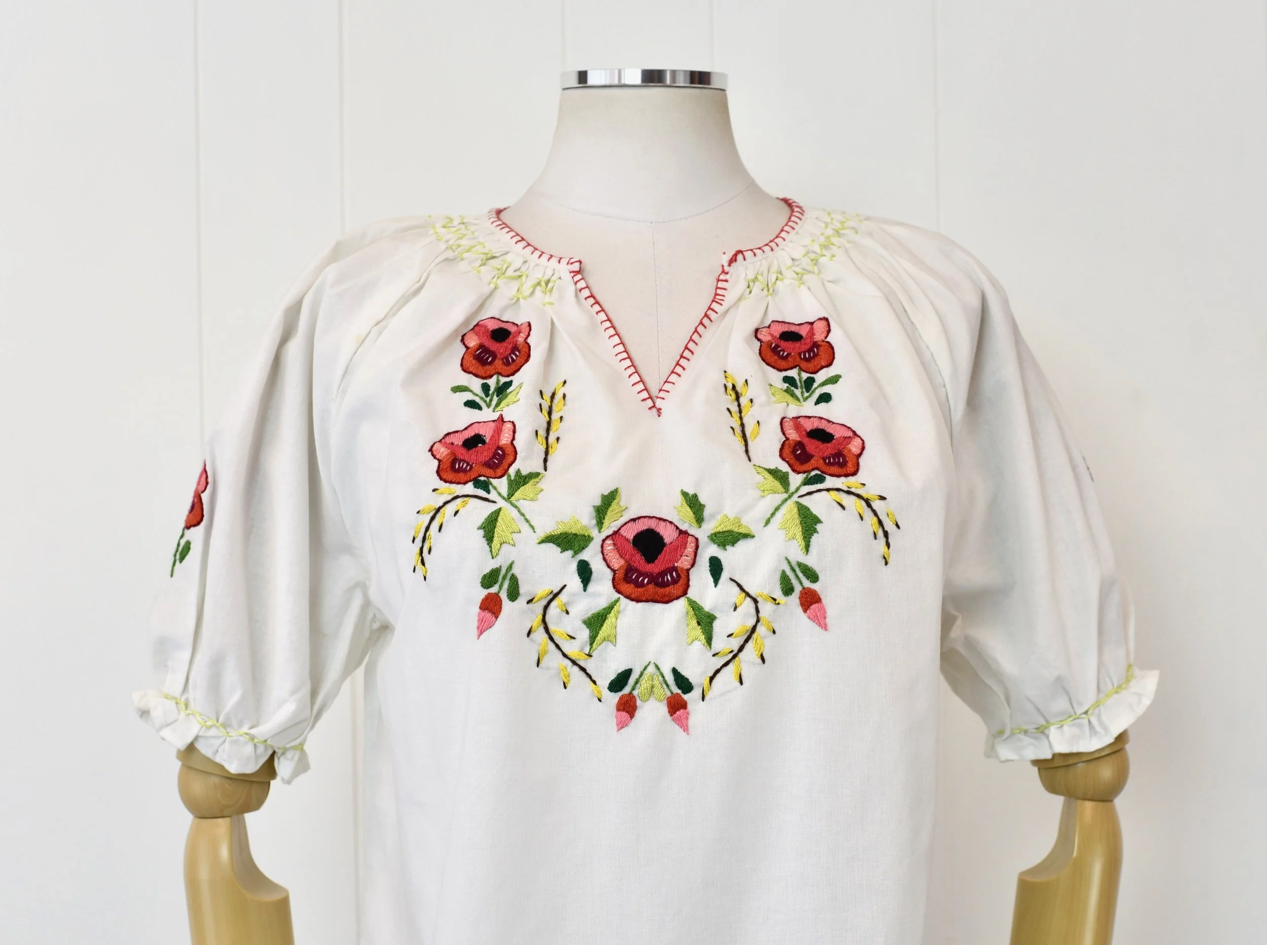 1960s/1970s Boho Hippie Penny Lane Floral Embroidered Peasant 
