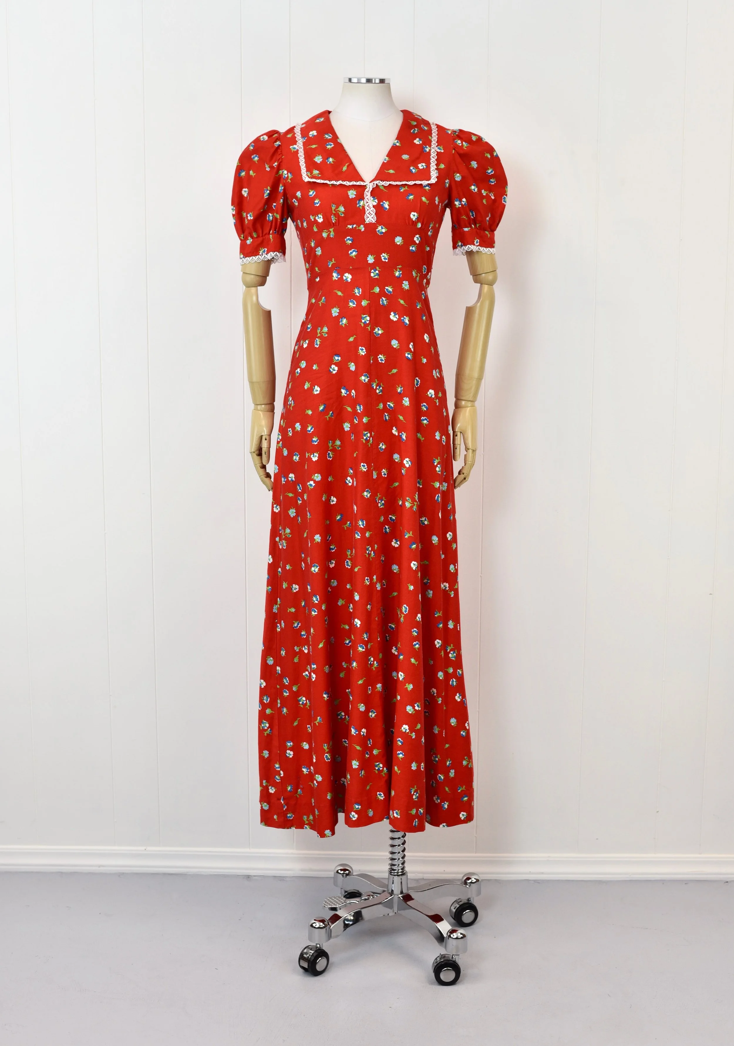 chinese dress ladies Vintage 1930s Bias-Cut Chantilly Lace Dress main image 1