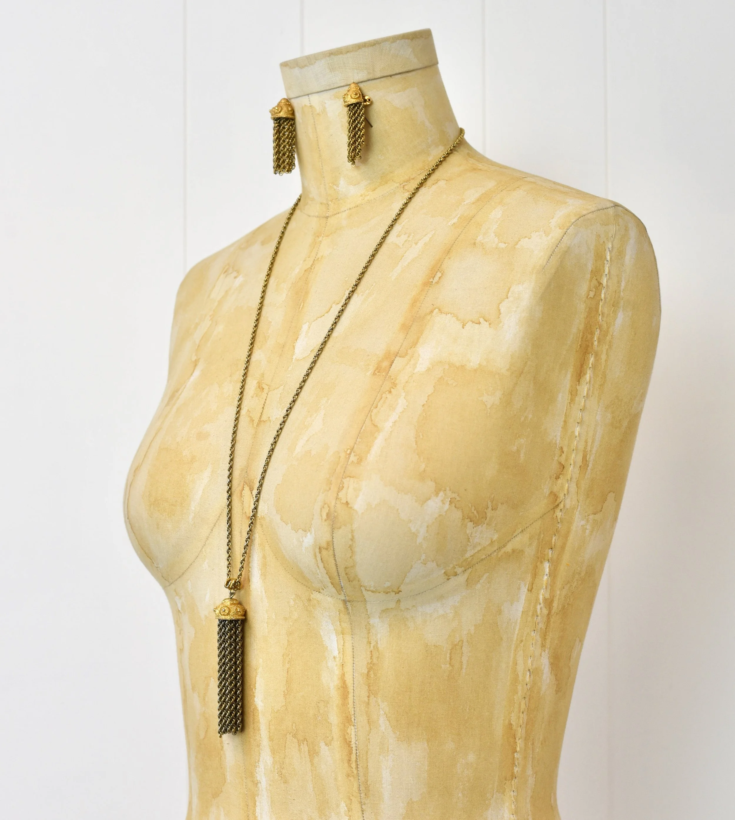 1970s Monet Gold Tone Tassel Chain Fringe Statement Necklace  display picture 2