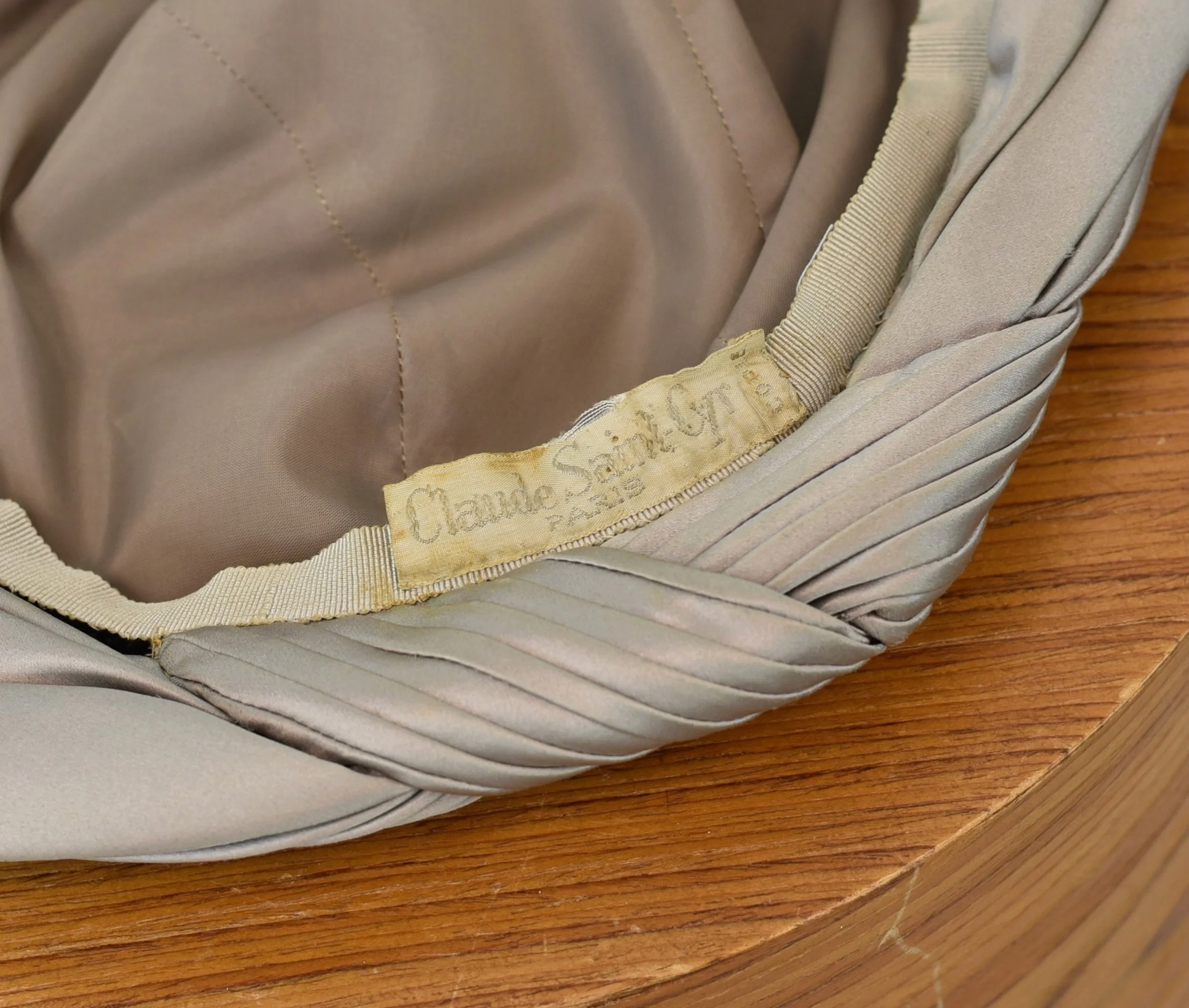1950s Claude Saint Cyr Gray Pleated Wide Brim Hat — Canned  display picture 1