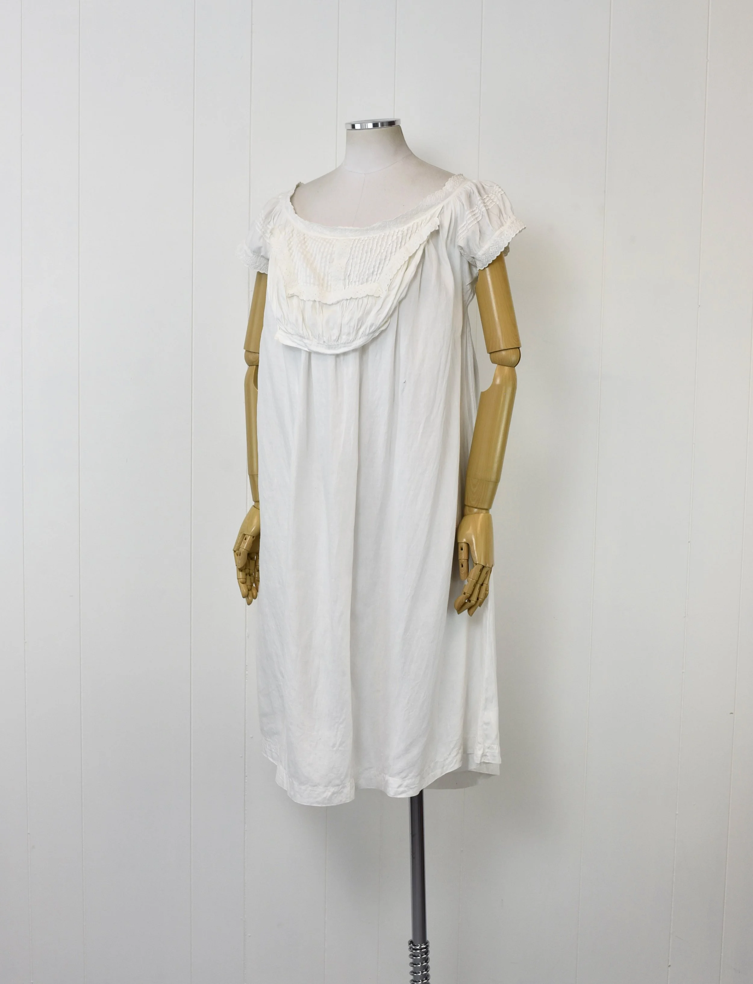 Antique 1900s Edwardian Victorian White Cotton Lace Dress Lingerie Boudoir Nightgown Loungewear Pajamas Canned Ham Vintage Antique 1900s Edwardian Victorian White Cotton Lace Dress Lingerie Boudoir Nightgown Loungewear Pajamas Canned Ham Vintage