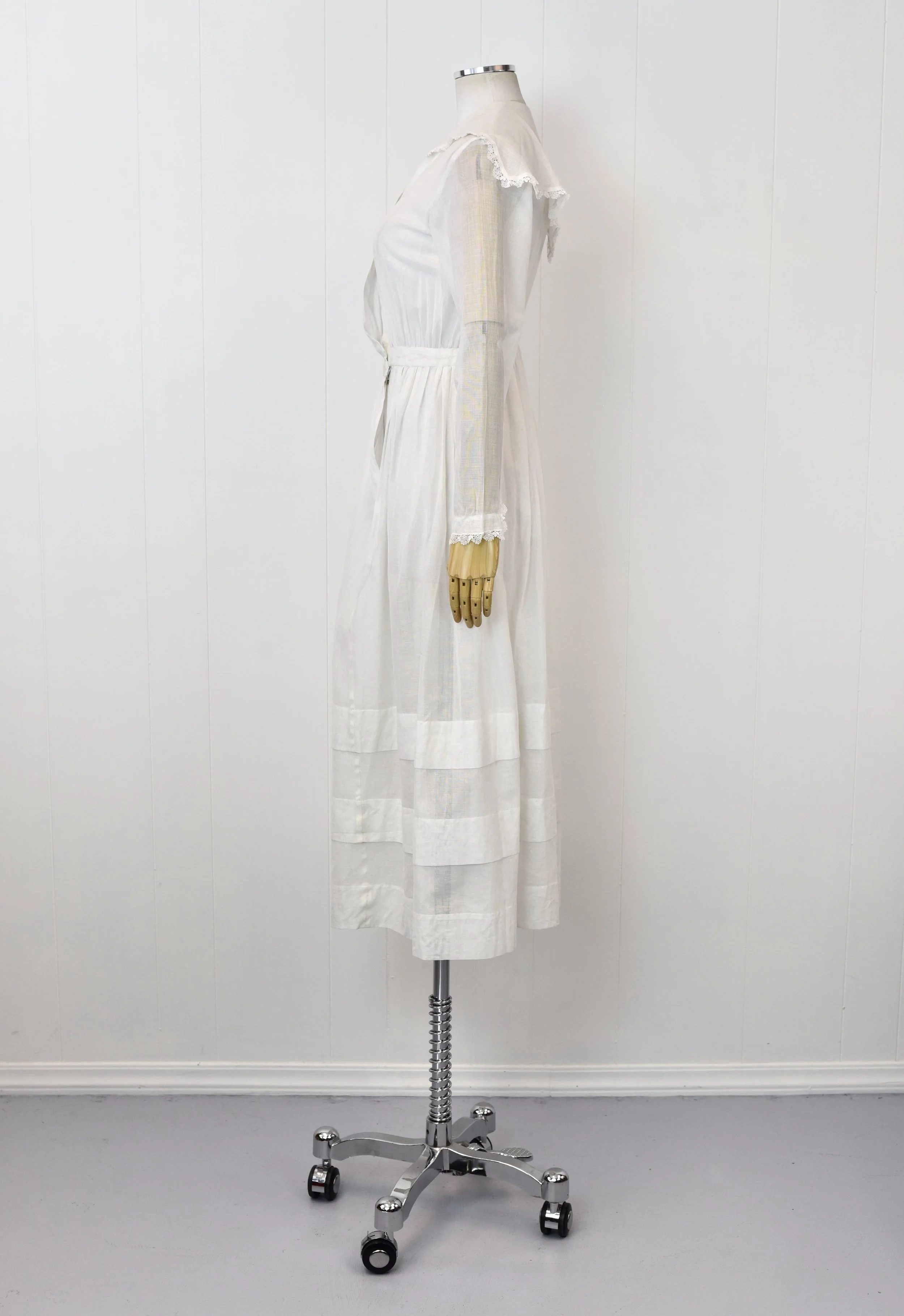 Antique 1900s/1920s Edwardian Flapper White Sheer Cotton Lawn Lace Dress Gown  Canned Ham Vintage