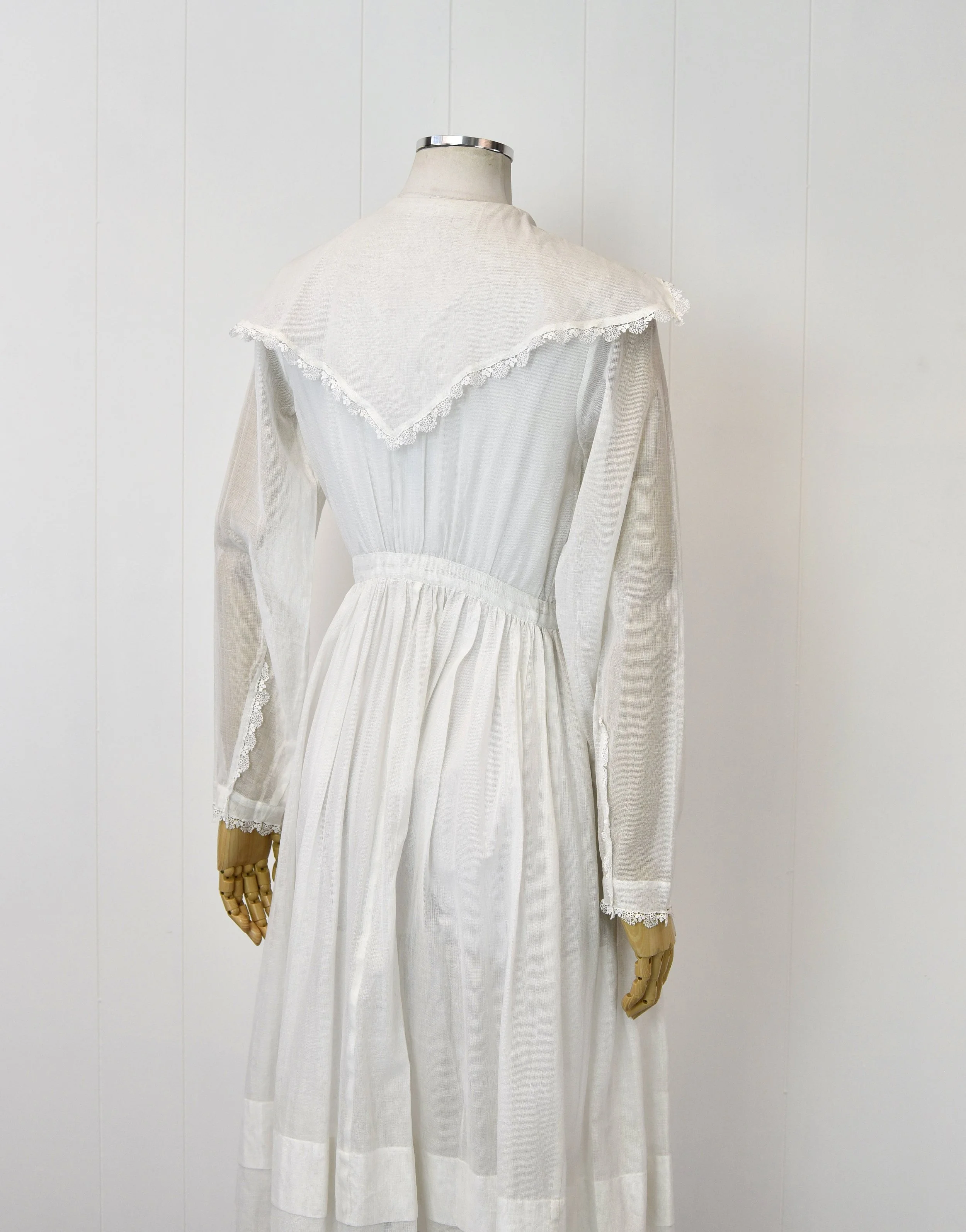 Antique 1900s/1920s Edwardian Flapper White Sheer Cotton Lawn Lace Dress  Gown  Canned Ham Vintage