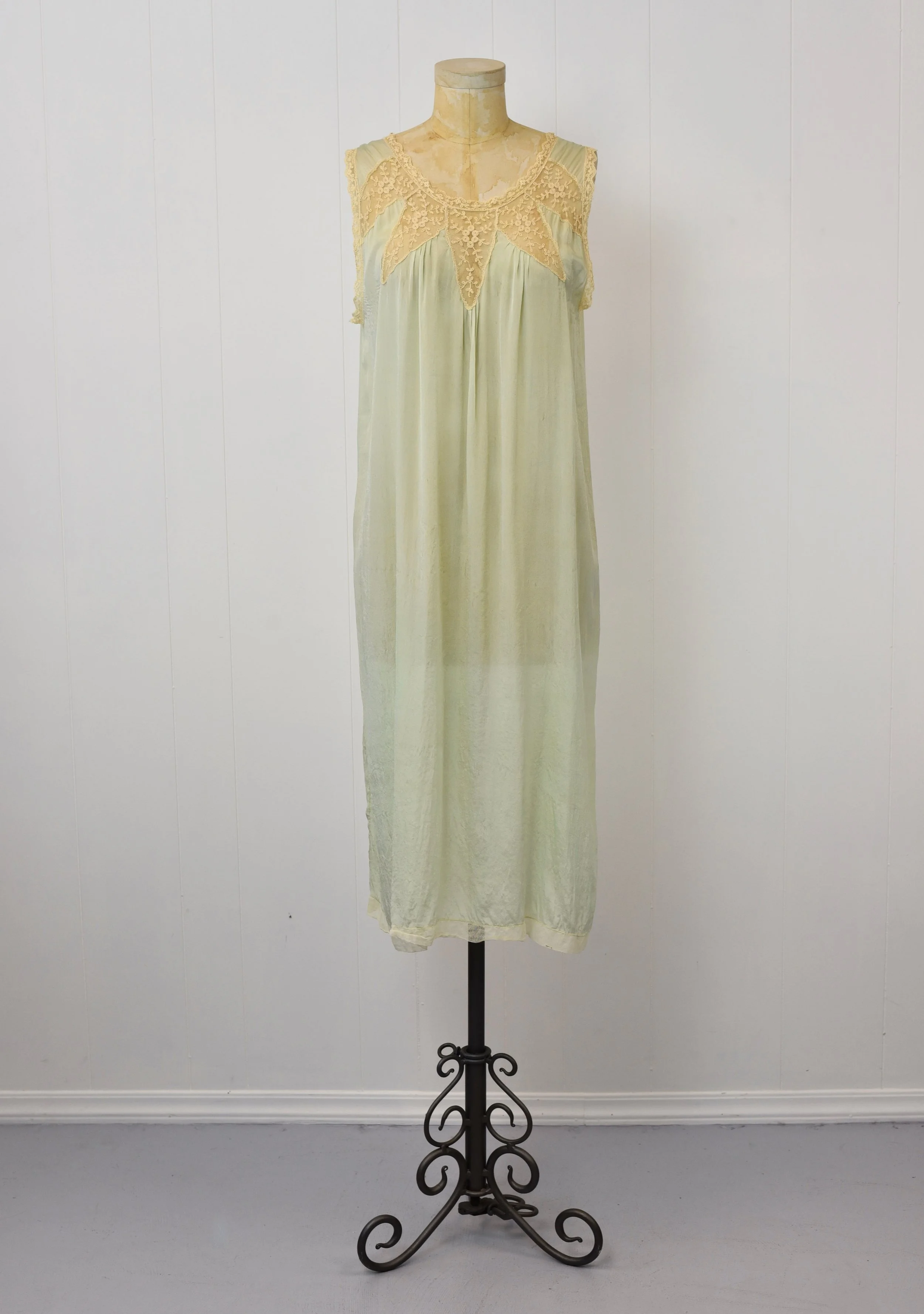 1920s Green Ecru Lace Silk Flapper Boudoir Lingerie Nightgown 