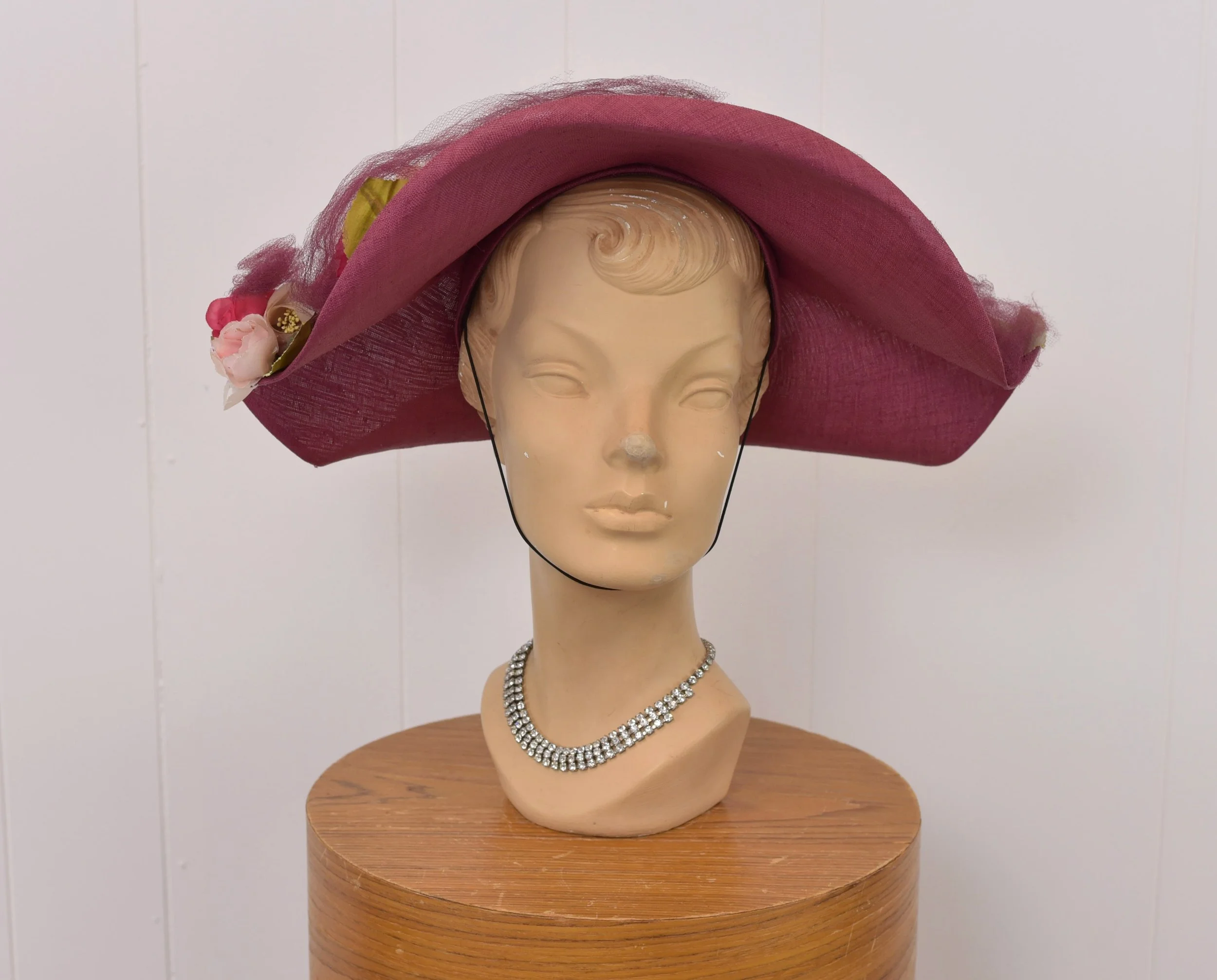 Mid Century Modern Pink Flowers Sun Hat 1950s/1960s Pink Magenta Straw Faux Floral The Fair Fort  main image 3