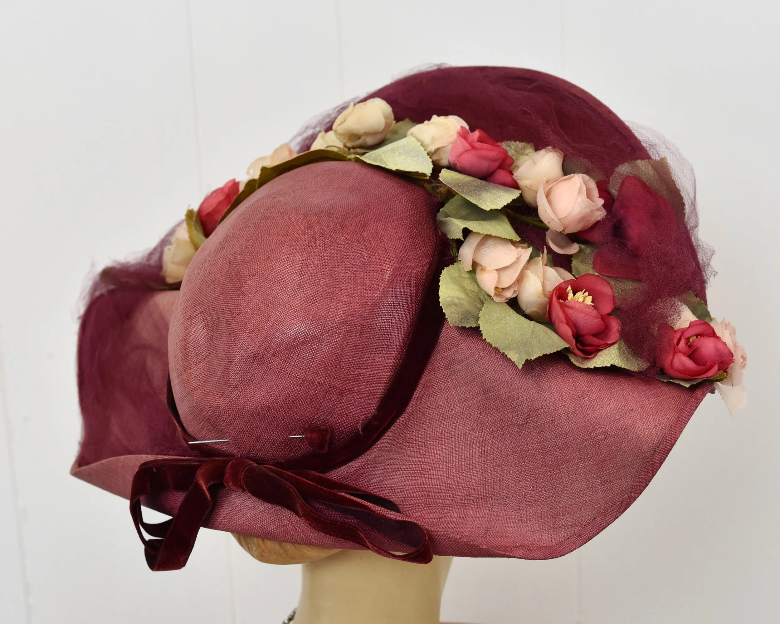 VTG 50s MCM Brimmed Straw Hat Velvet Ribbon & Flower Sun Hat Cottage Granny Core 1950s/1960s Pink Magenta Straw Faux Floral The Fair Fort  main image 3