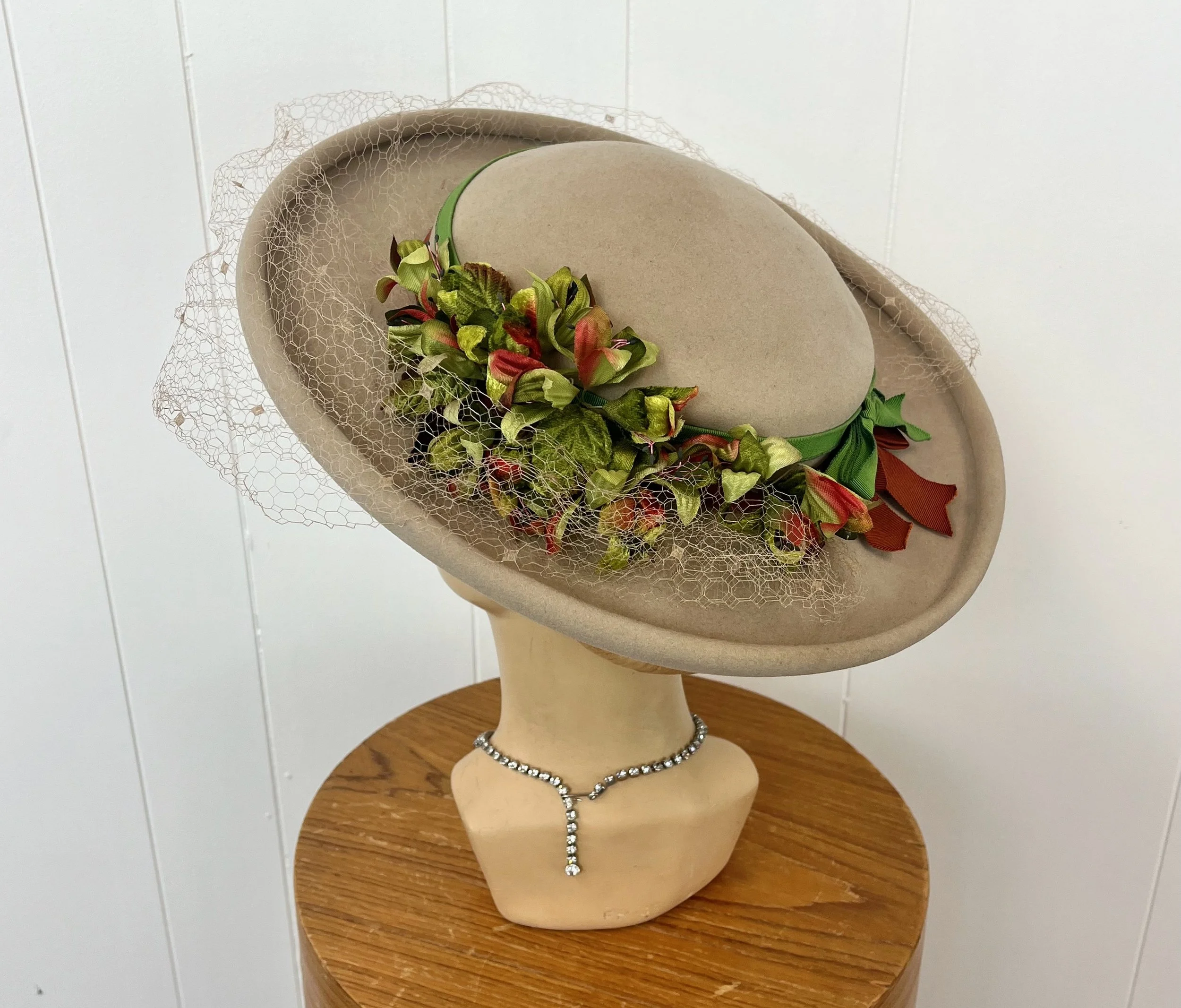 1940s/1950s Taupe Birdcage Veil Floral Felt Wide Brim 