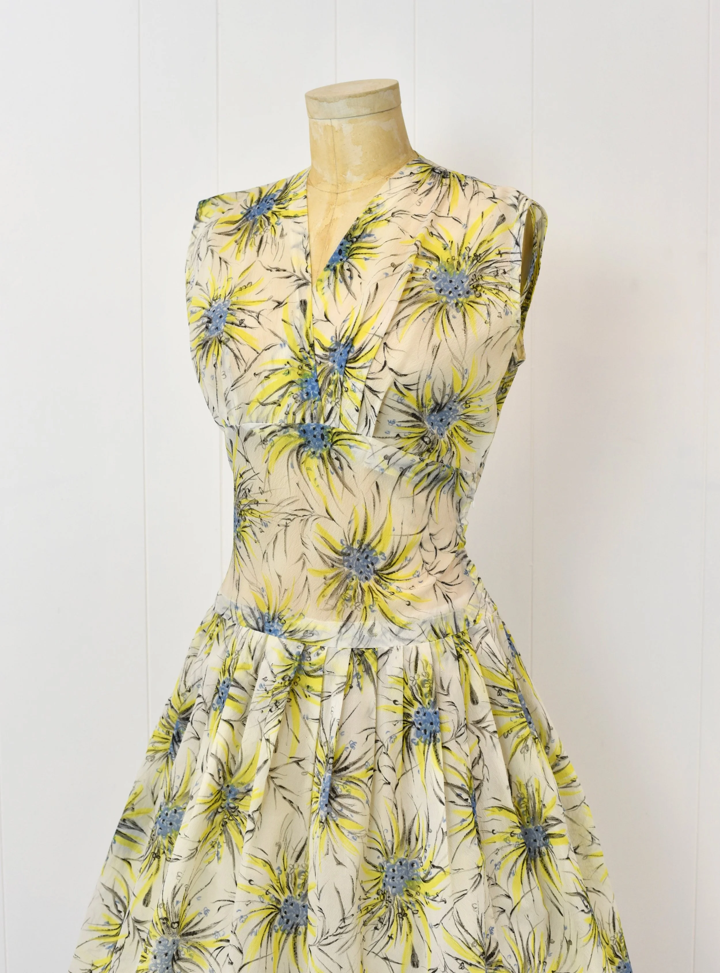1950s Sunflower Daisy Floral Print Sheer Drop Waist Pinup Day Dress Plus Size Volup Canned Ham Vintage 1950s Sunflower Daisy Floral Print Sheer Drop Waist Pinup Day Dress Plus Size Volup Canned Ham Vintage
