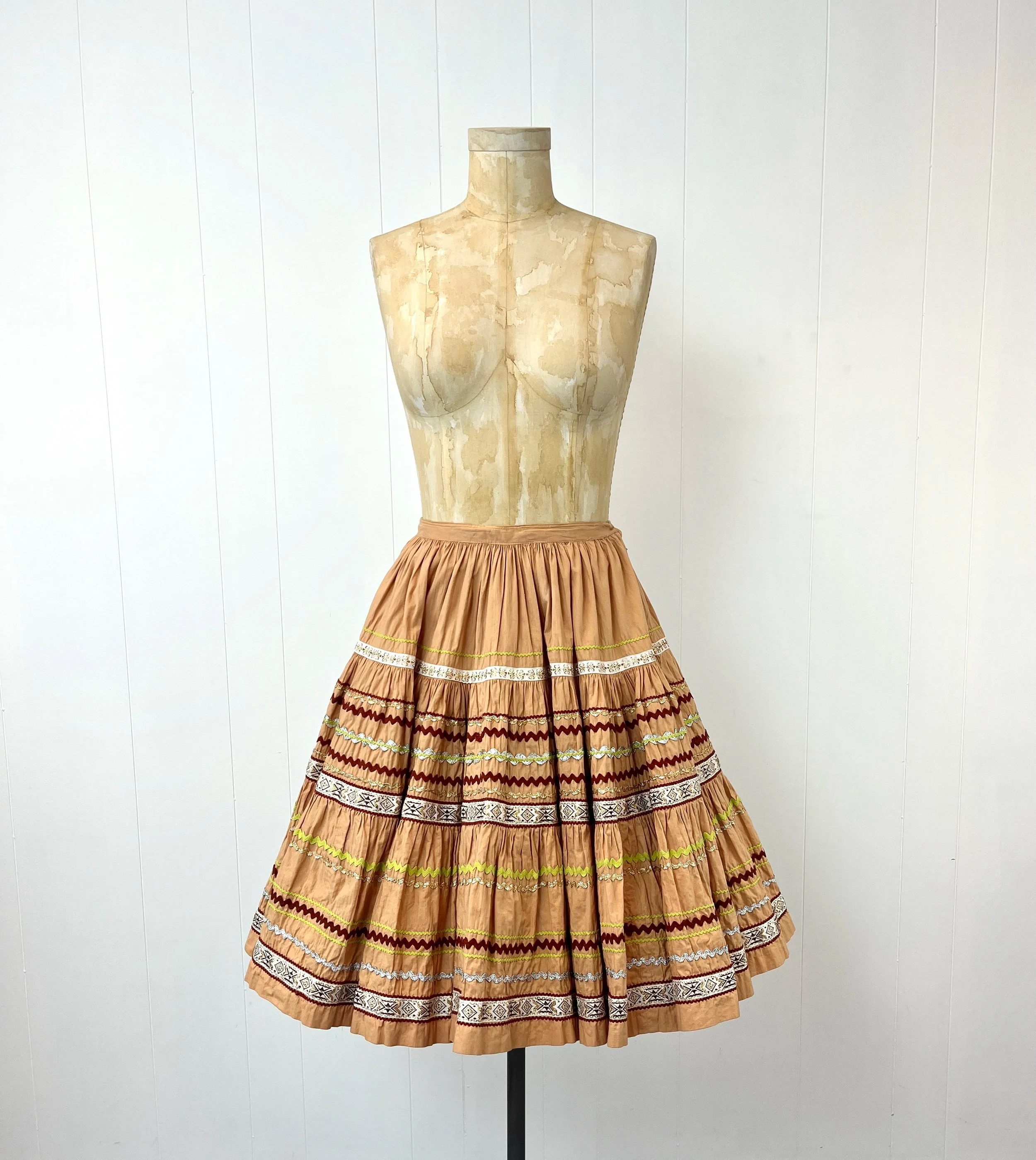 1950s Brown Ric Rac Metallic Blouse Circle Skirt Two Piece Pinup