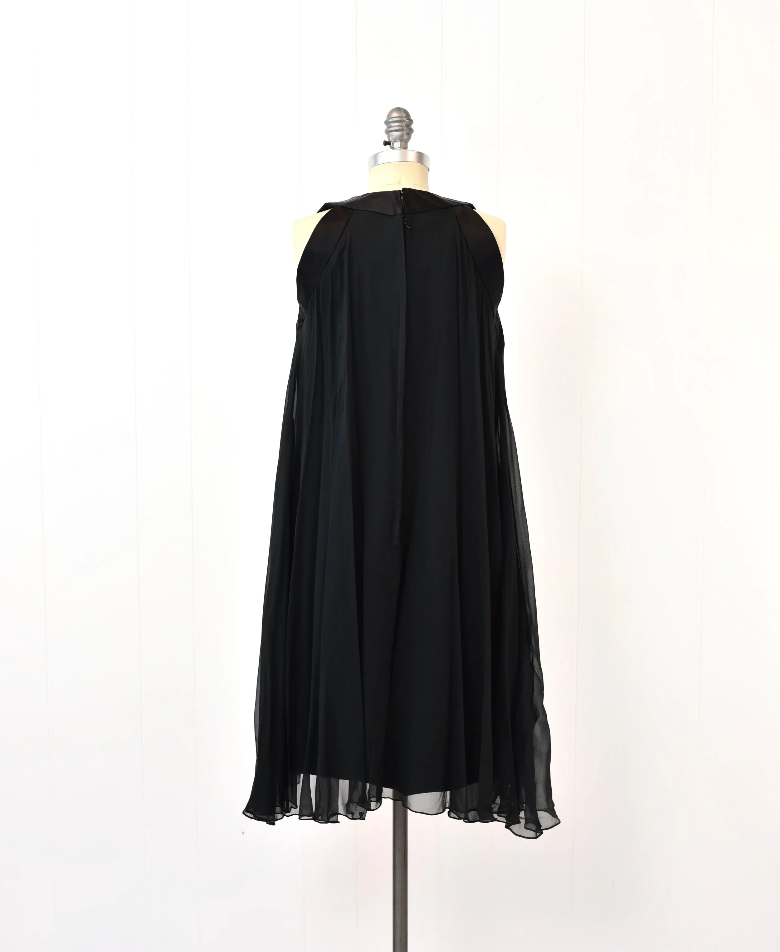 strapless open back dress Adelina Olive One-Shoulder Maxi Dress With Drape – Club L London main image 1