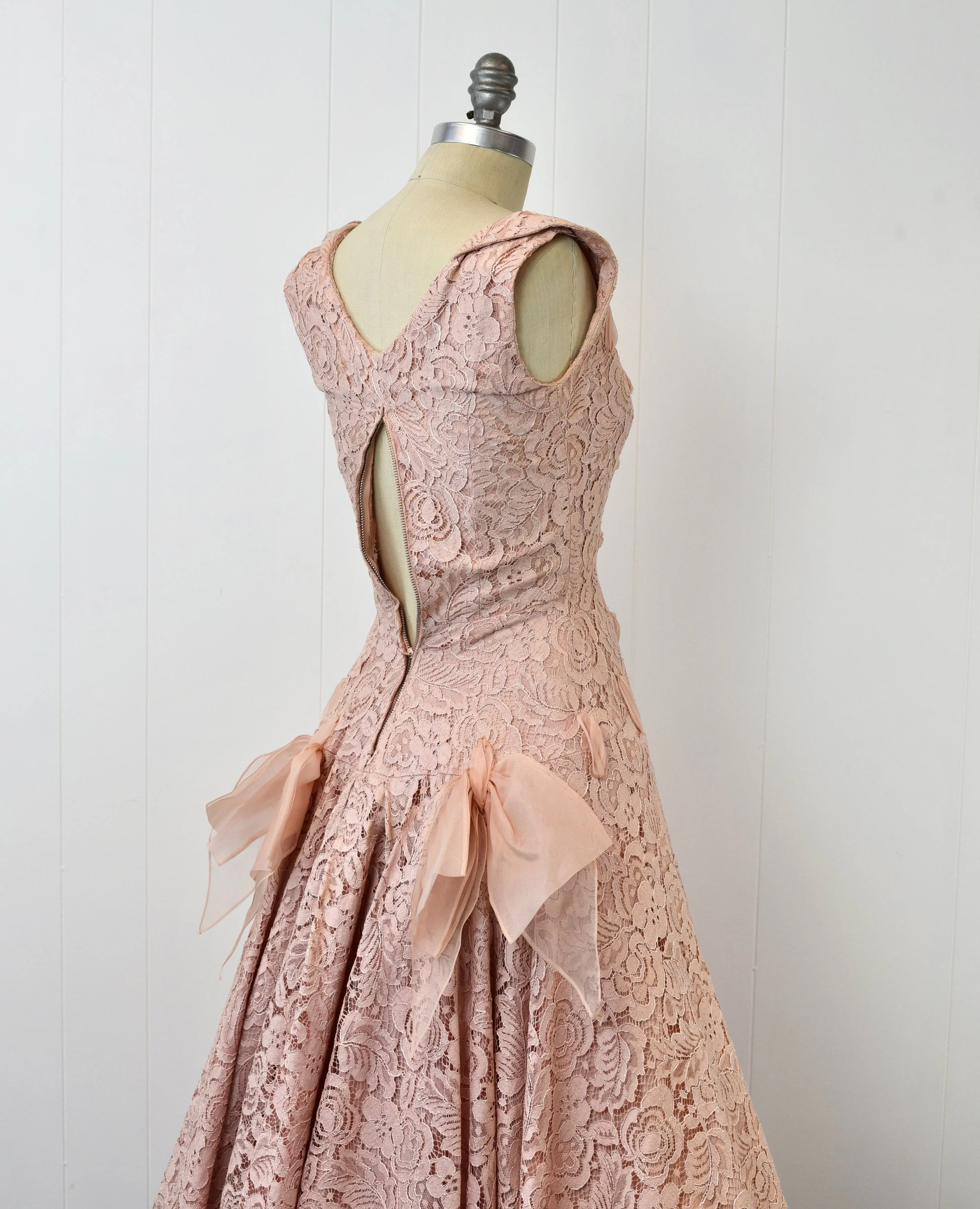 knee length dresses for ladies Wedtrend Women Dusty Rose Evening Dress A Line Round Neck Floor Length Lace Mother of The Bridal Dress with Short Sleeves, Dusty Rose / S