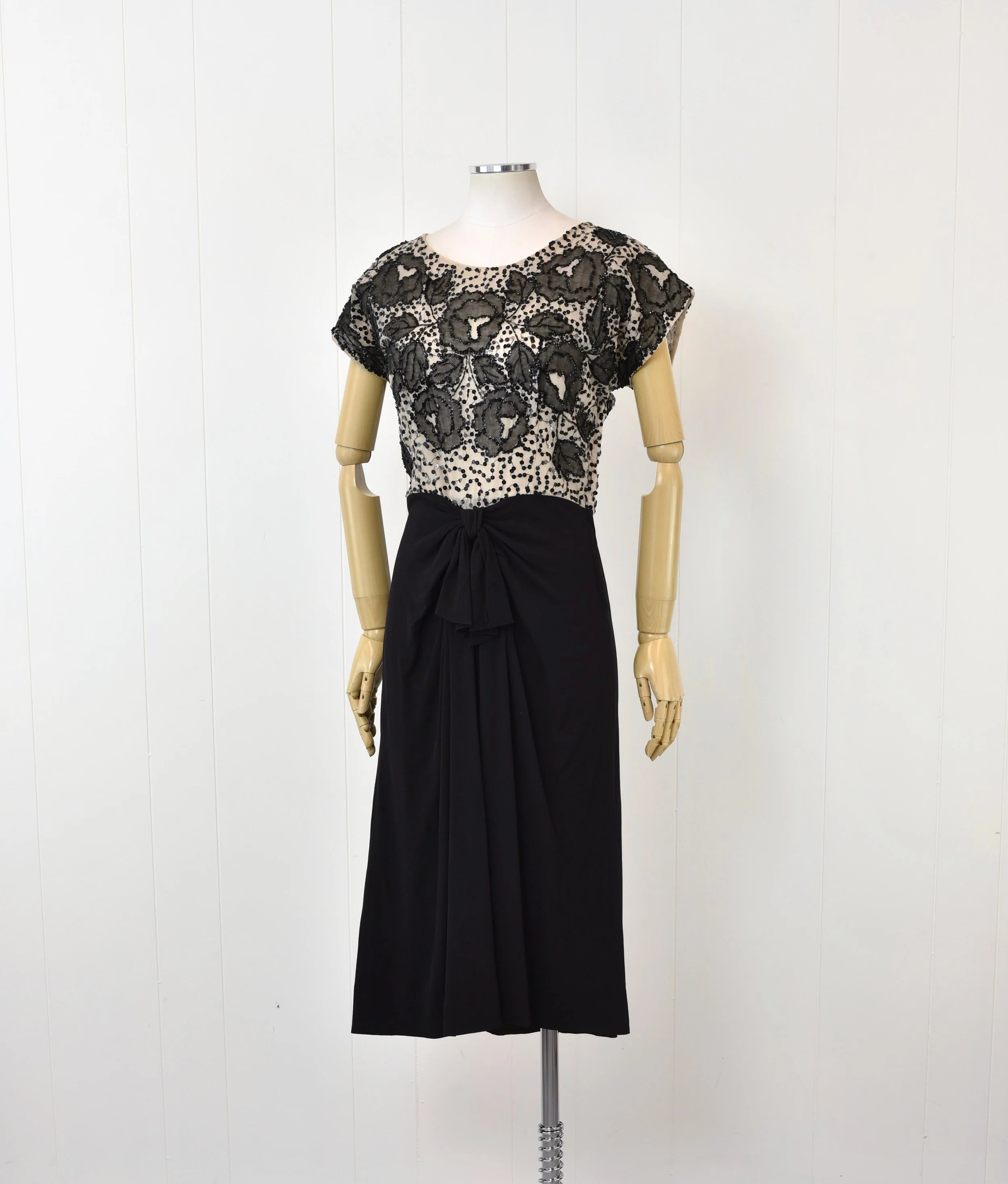 1940s beaded dress Black Sequin Floral Nude Illusion Neckline Femme Fatale Noir Pinup — Canned Ham Vintage SIZE:10UK About the Label The size-XXXXXL Calvin Klein Petite Tweed