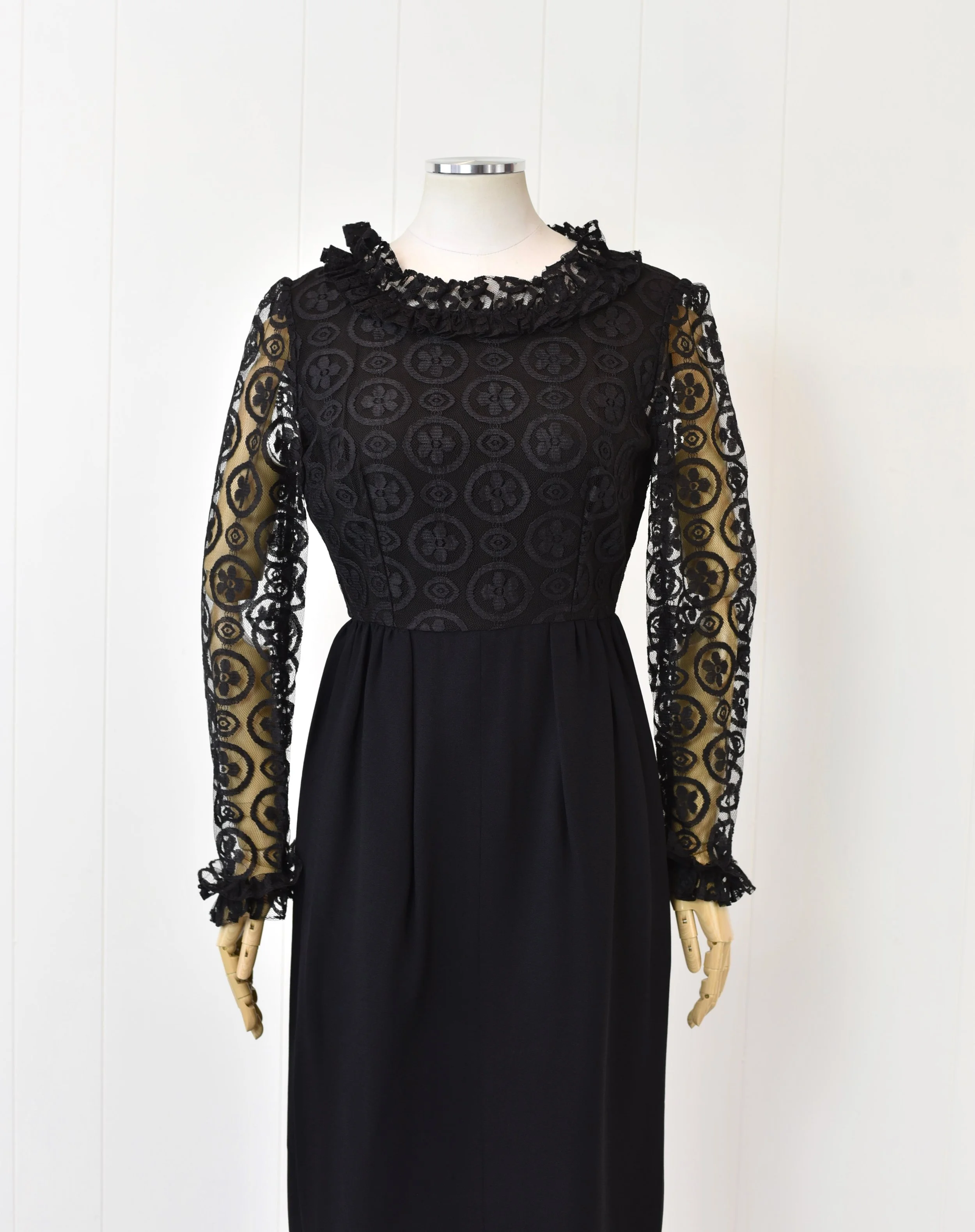 1950s Black Lace Long Sleeve Party Cocktail Wiggle Dress Canned Ham Vintage 1950s Black Lace Long Sleeve Party Cocktail Wiggle Dress Canned Ham Vintage