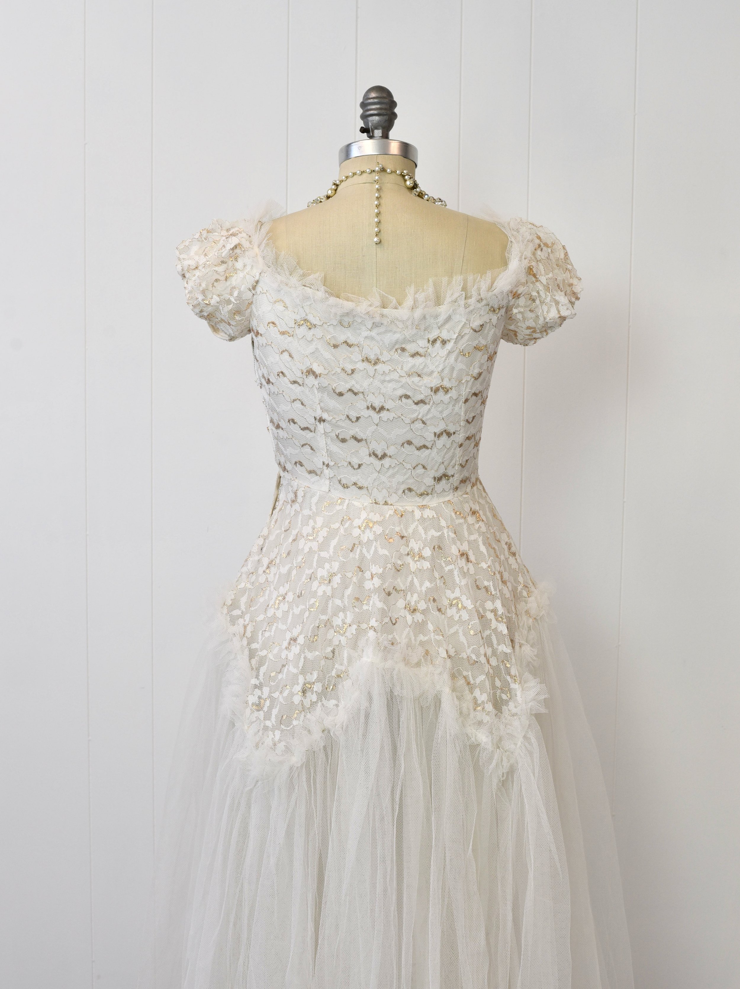 1950s White Tulle Lace Floral Metallic Mid Century Pinup Bridal Wedding  Cupcake Prom Dress Gown  Canned Ham Vintage