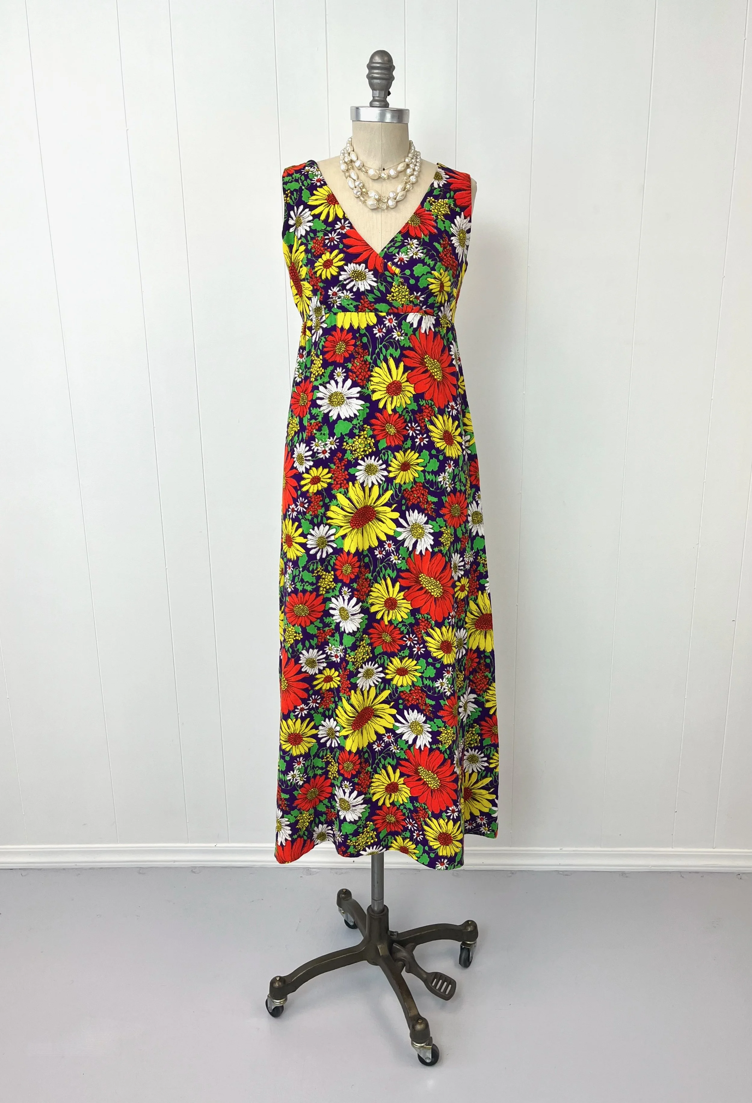 1960s/1970s Daisy Flower Power Floral Print Purple Boho Hippie Maxi Dress Gown Canned Ham Vintage 1960s/1970s Daisy Flower Power Floral Print Purple Boho Hippie Maxi Dress Gown Canned Ham Vintage
