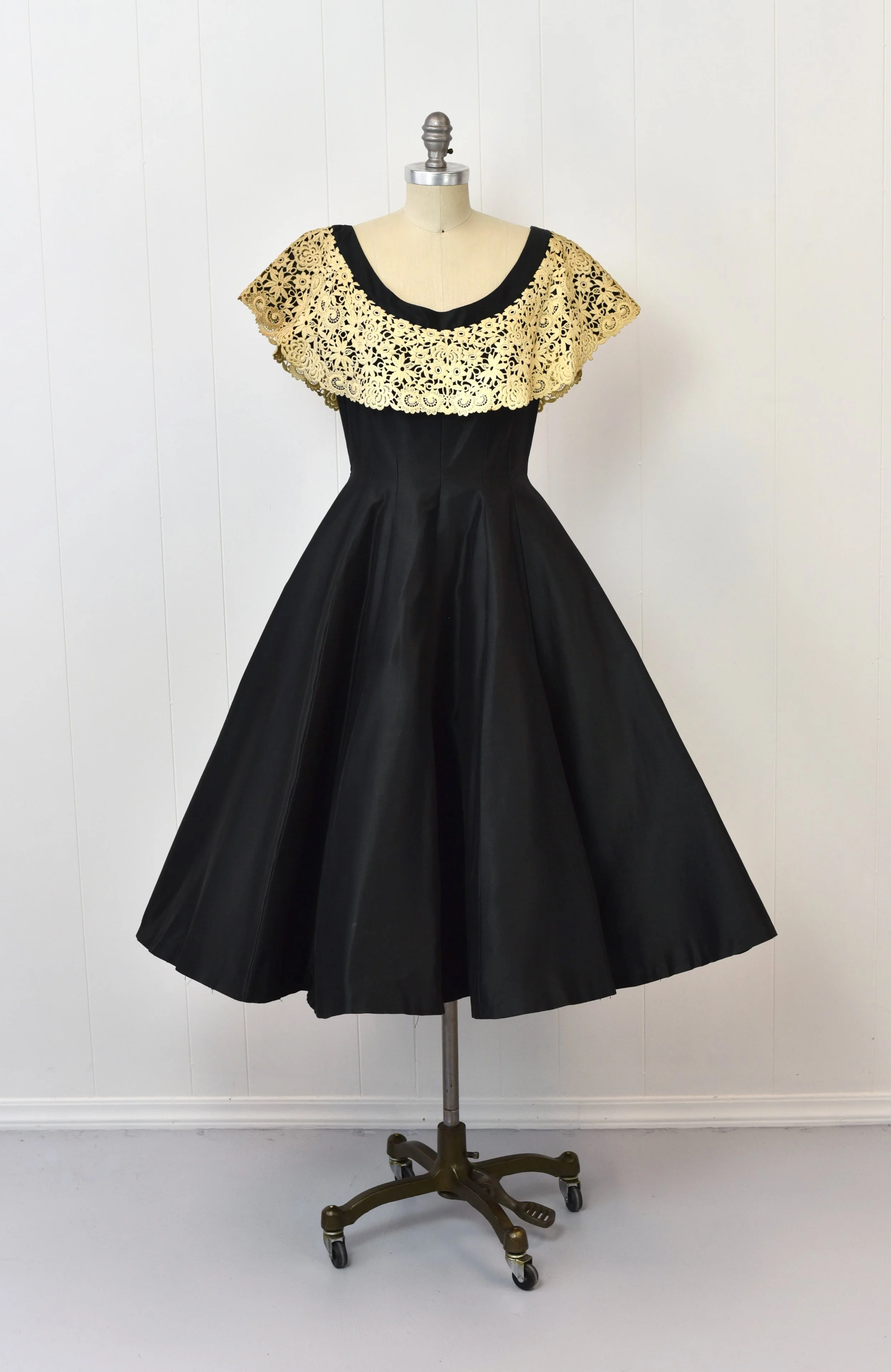 1950s Suzy Perette Black Floral Crochet Lace Pinup Party Dress