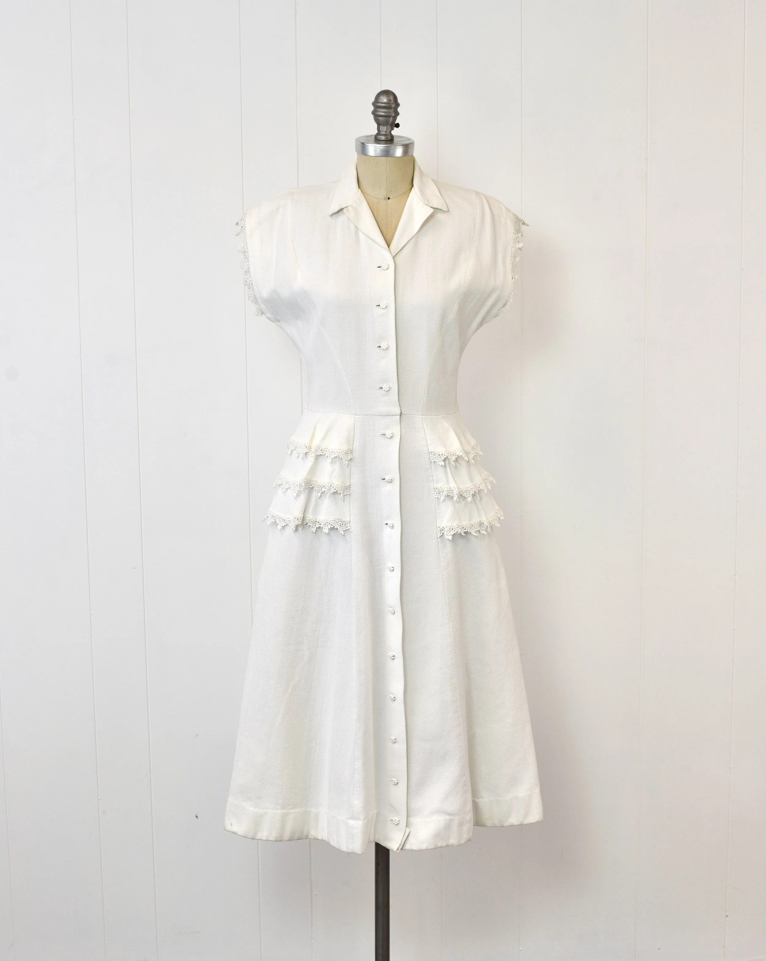 1940s Doris Dodson White Lace Textured Cotton Pinup Bridal Day Dress  Canned Ham Vintage