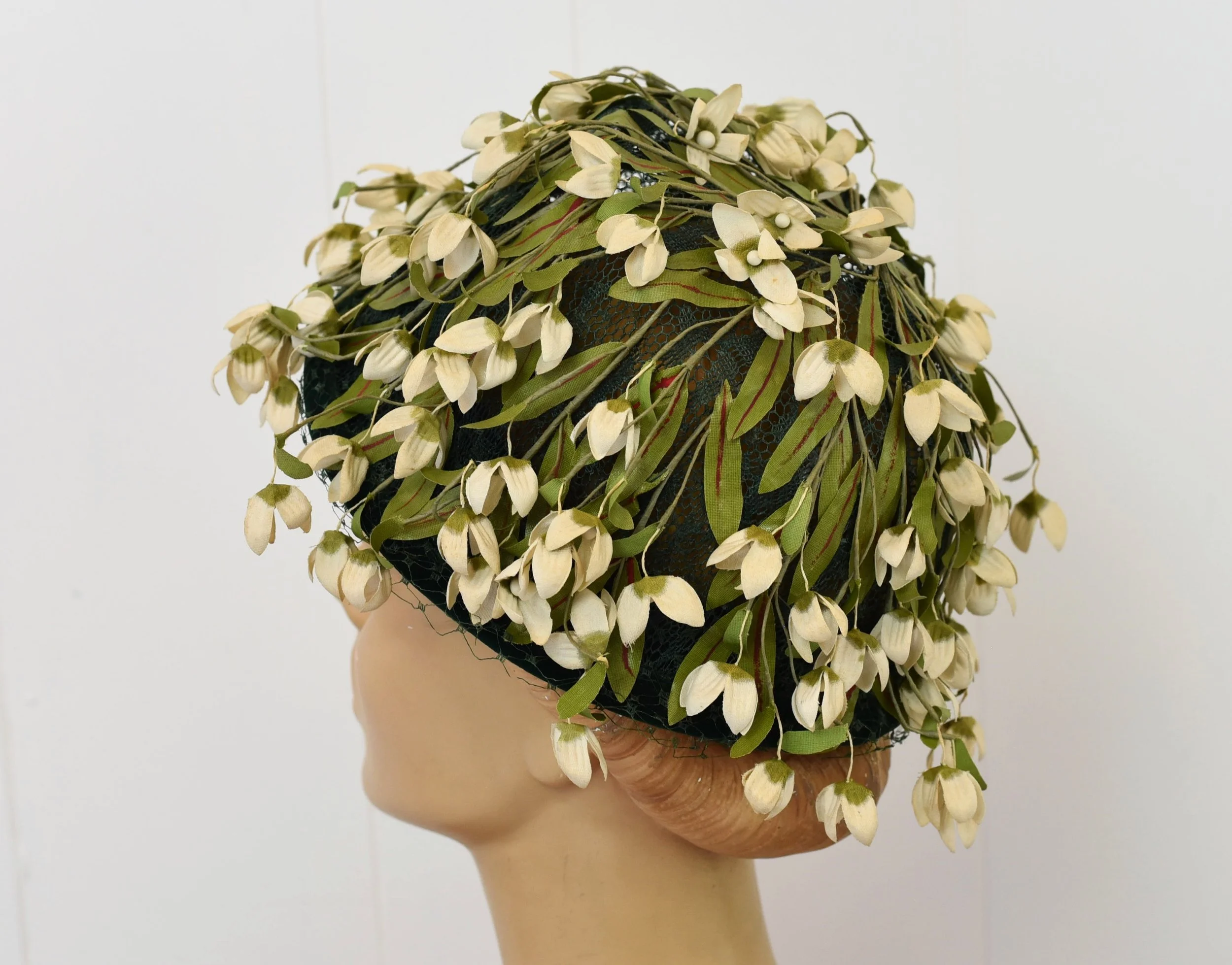 Vintage 1960s Womens Floral Mod Hat Beaded Applique Rozanne NY 1960s Faux Flower Green White Mod Amy New York Hat — Canned  main image 2