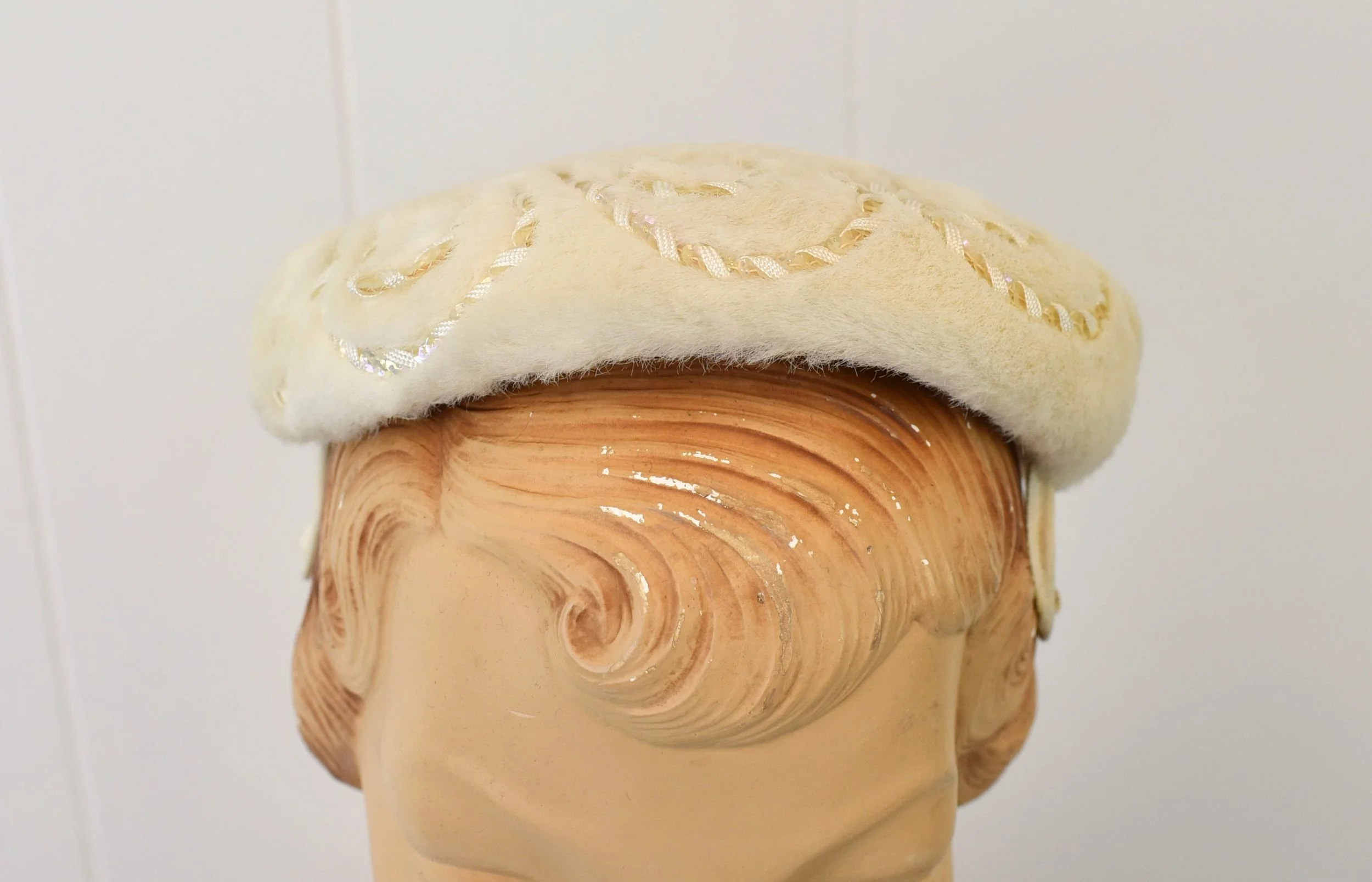 1950s/1960s Sequin Soutache Off White Faux Fur Bridal  display picture 1