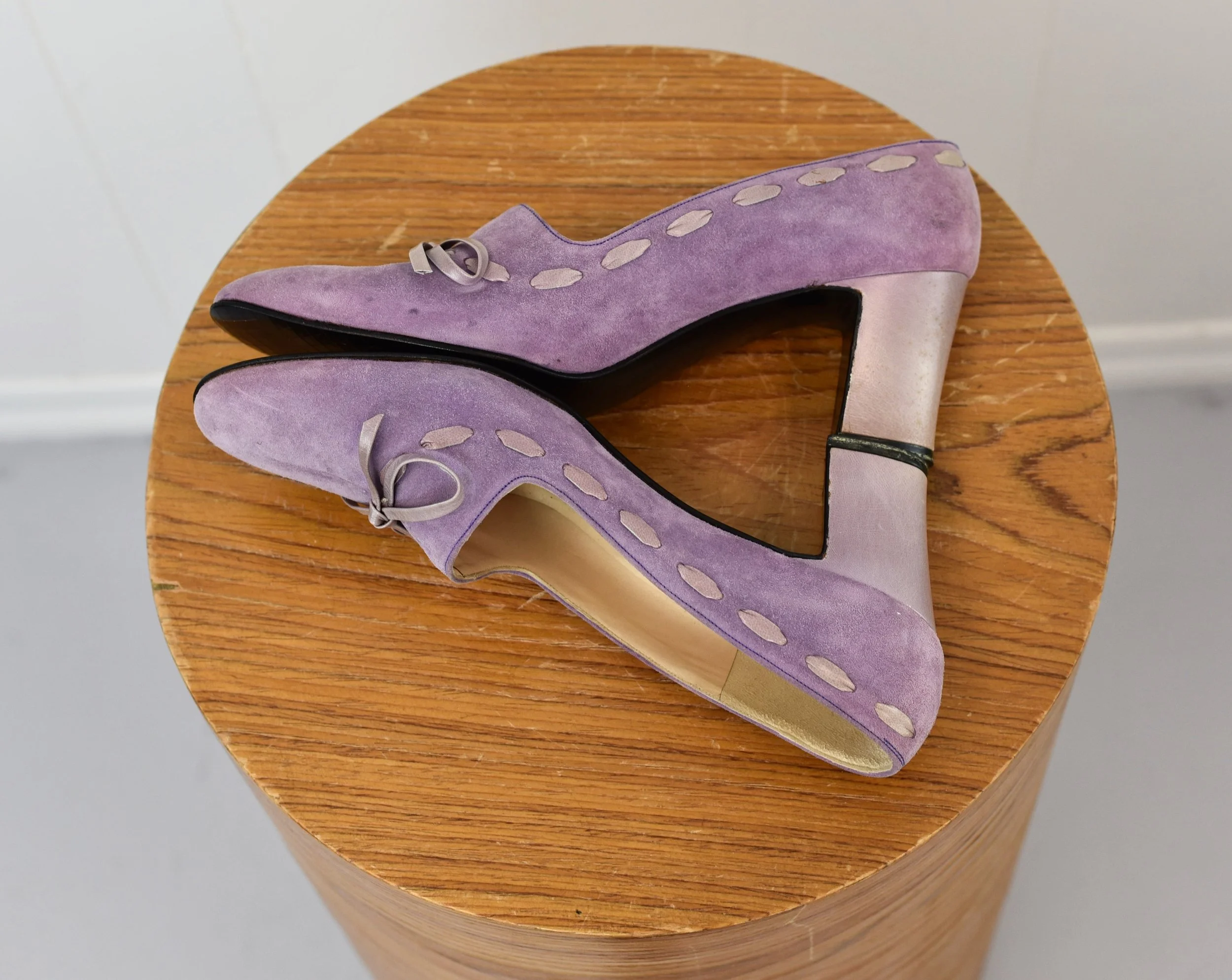 1950s/1960s Lavender Light Purple Suede Leather Bow Heels