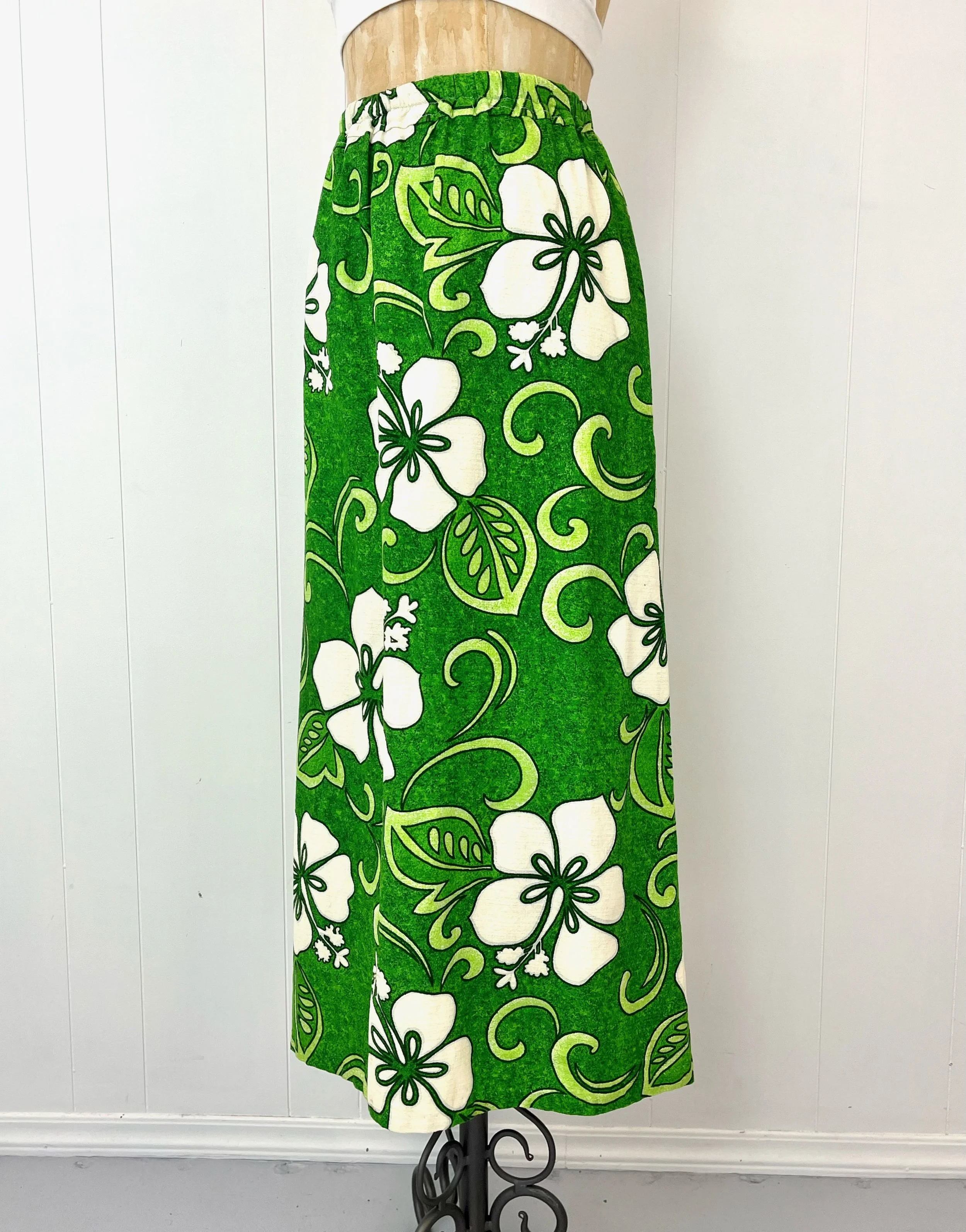 1970s Hawaiian Green Hibiscus Floral Print Tiki Maxi Skirt