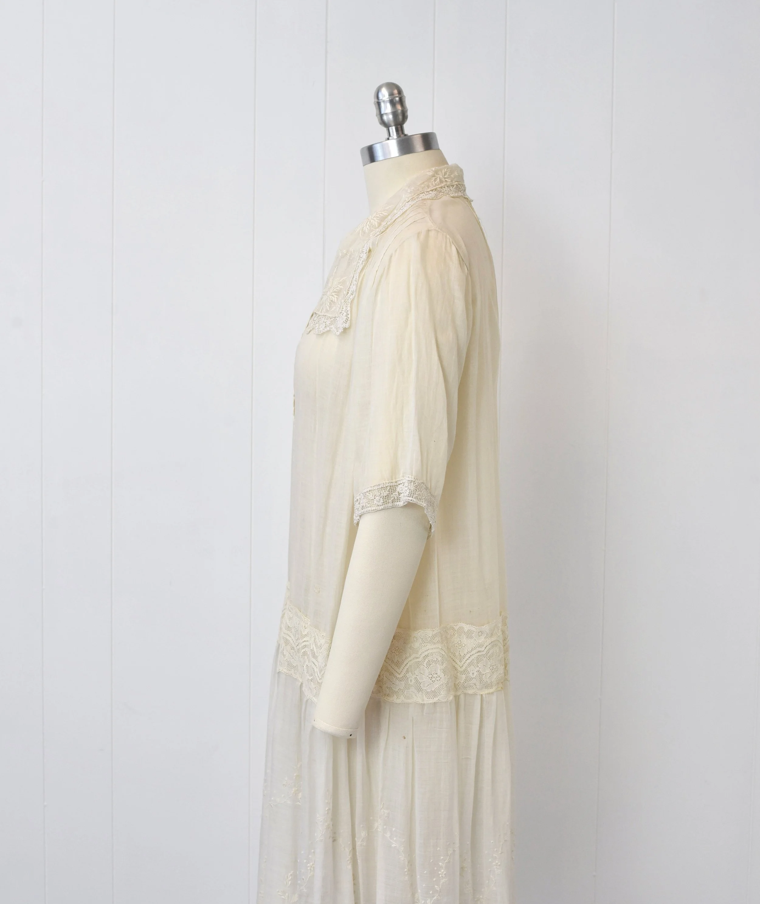 Antique Early 1920s White Floral Lace Sheer Cotton Lawn Drop Waist Flapper  Art Deco Dress  Canned Ham Vintage