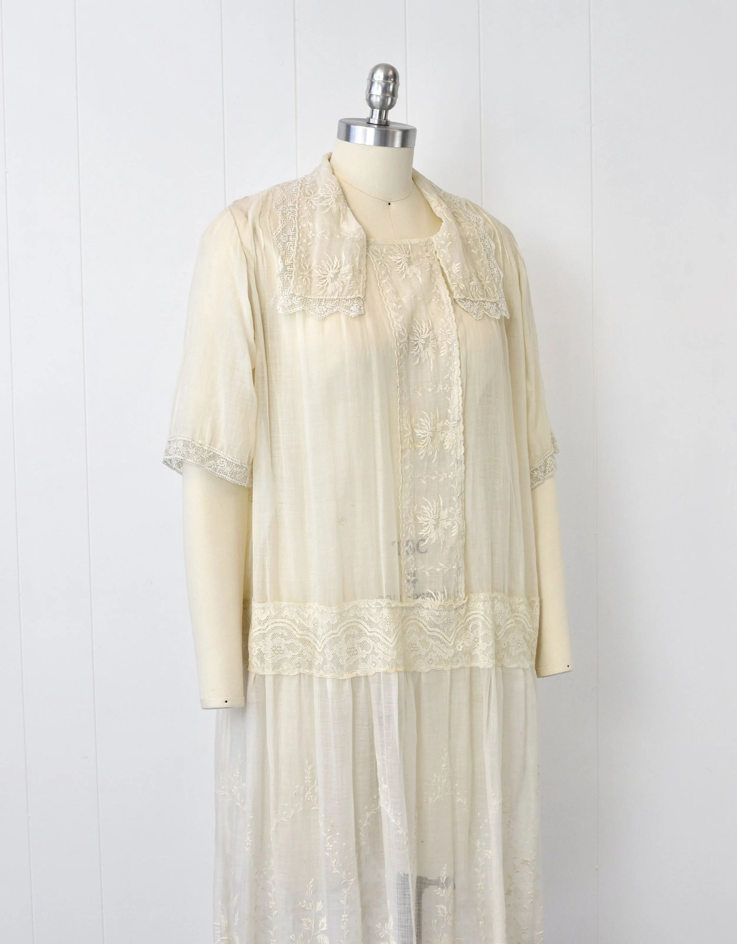 Antique Early 1920s White Floral Lace Sheer Cotton Lawn Drop Waist Flapper Art Deco Dress Canned Ham Vintage Antique Early 1920s White Floral Lace Sheer Cotton Lawn Drop Waist Flapper Art Deco Dress Canned Ham Vintage