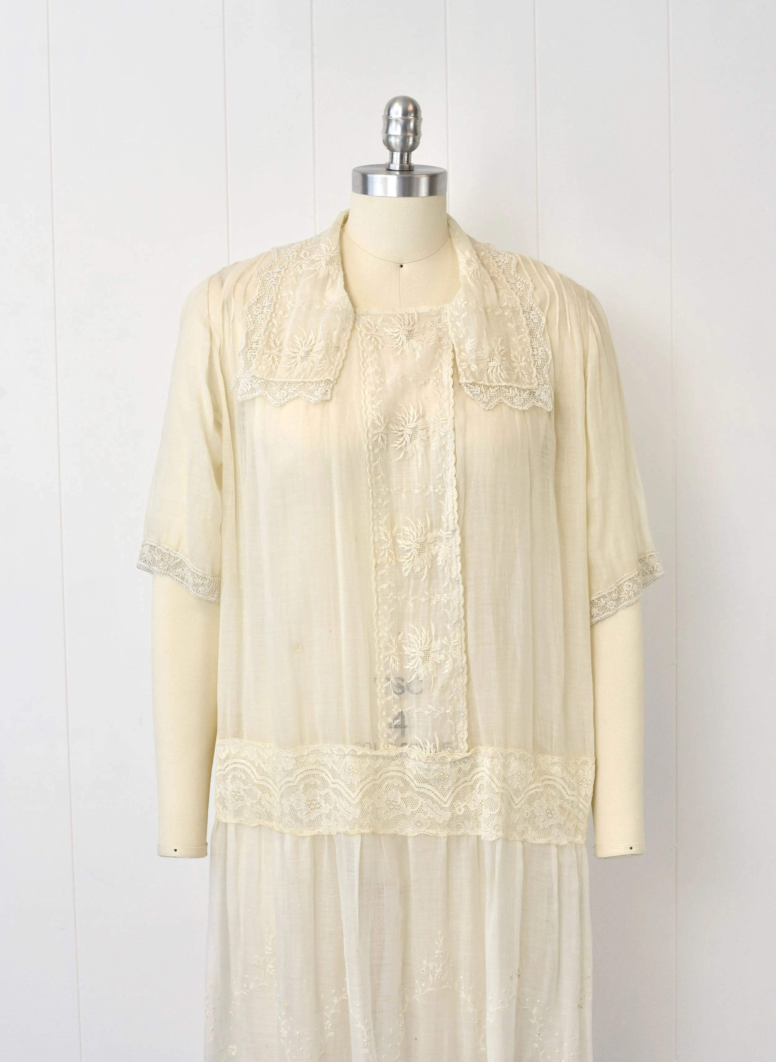 Antique Early 1920s White Floral Lace Sheer Cotton Lawn Drop Waist Flapper Art Deco Dress Canned Ham Vintage Antique Early 1920s White Floral Lace Sheer Cotton Lawn Drop Waist Flapper Art Deco Dress Canned Ham Vintage