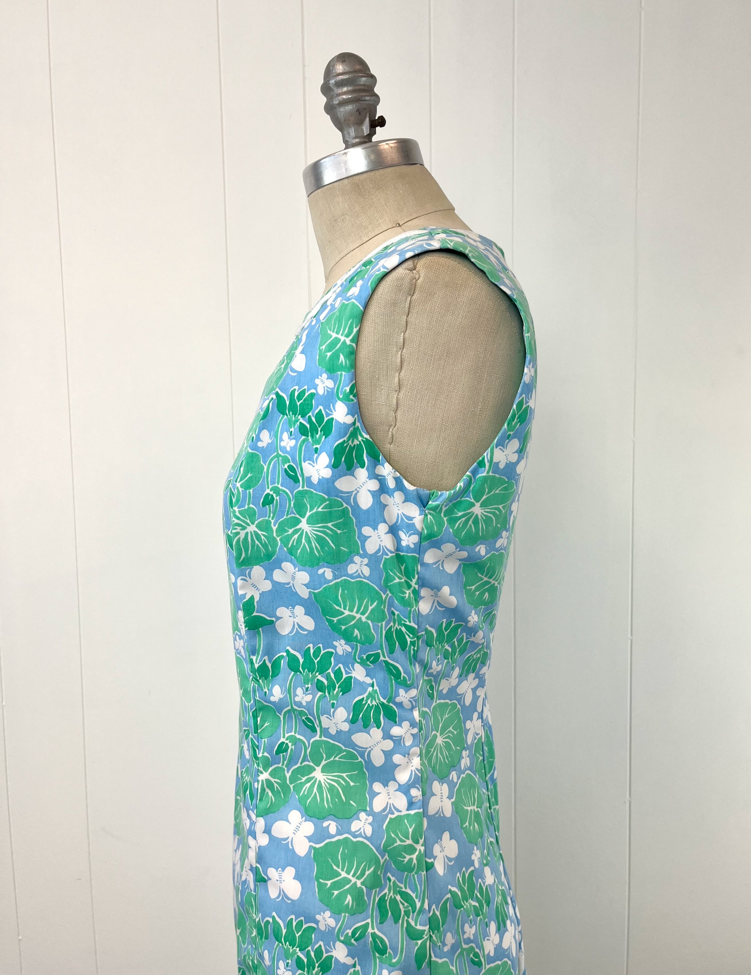 lilly pulitzer vintage dress Jarren a smocked back Vintage Lilly Pulitzer just hits