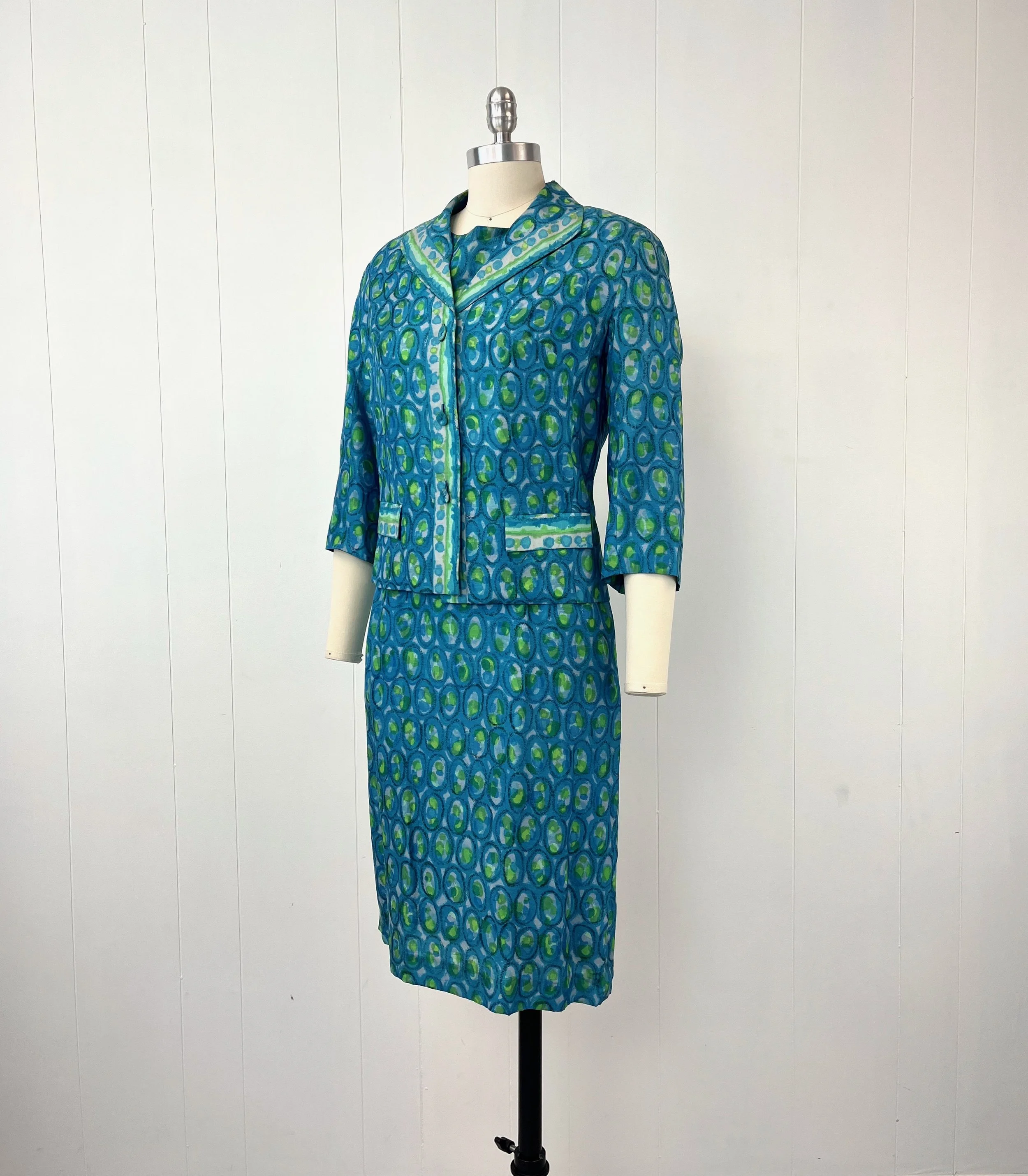 1960s Dynasty Blue Green Circle Geometric Novelty Print Silk Three Piece Dress Jacket Belt Matching Suit Set Canned Ham Vintage 1960s Dynasty Blue Green Circle Geometric Novelty Print Silk Three Piece Dress Jacket Belt Matching Suit Set Canned Ham Vintage