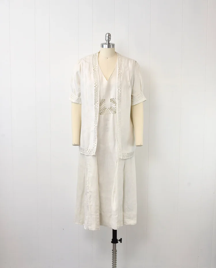 chinese dress ladies Navy blue and burgundy 1920s drop waist linen dress with a boat neck main image 1