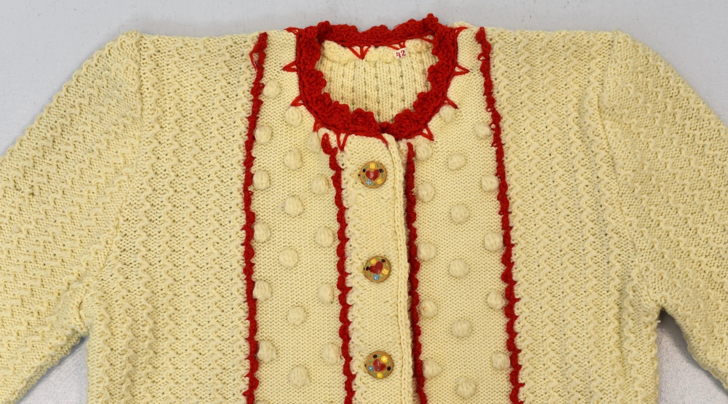 1930s/1940s Austrian European Heart Floral Novelty Buttons Popcorn