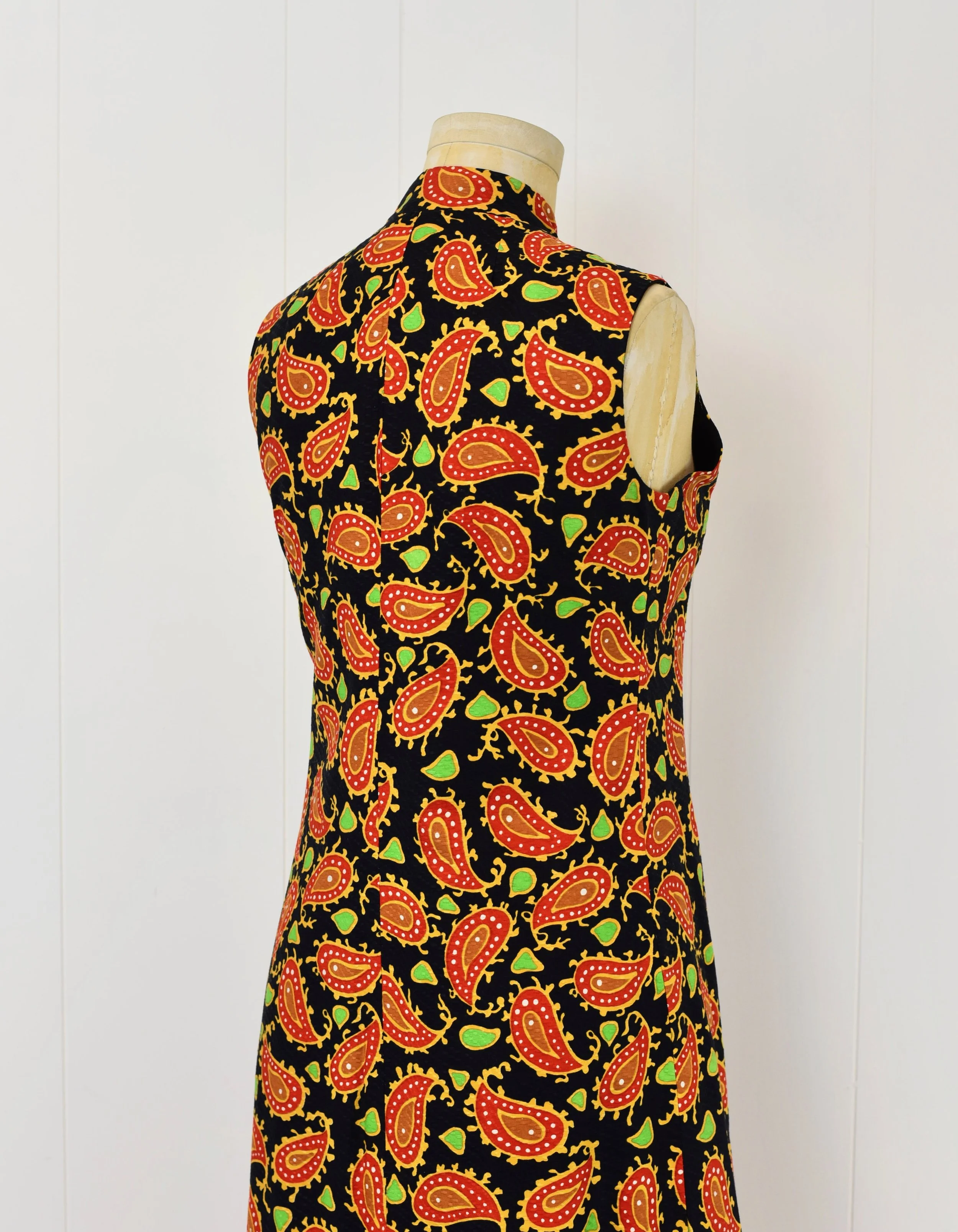 1960s Abercrombie & Fitch Psychedelic Paisley Polka Dot Black Red Colorful Long Maxi Duster Dress Gown Canned Ham Vintage 1960s Abercrombie & Fitch Psychedelic Paisley Polka Dot Black Red Colorful Long Maxi Duster Dress Gown Canned Ham Vintage