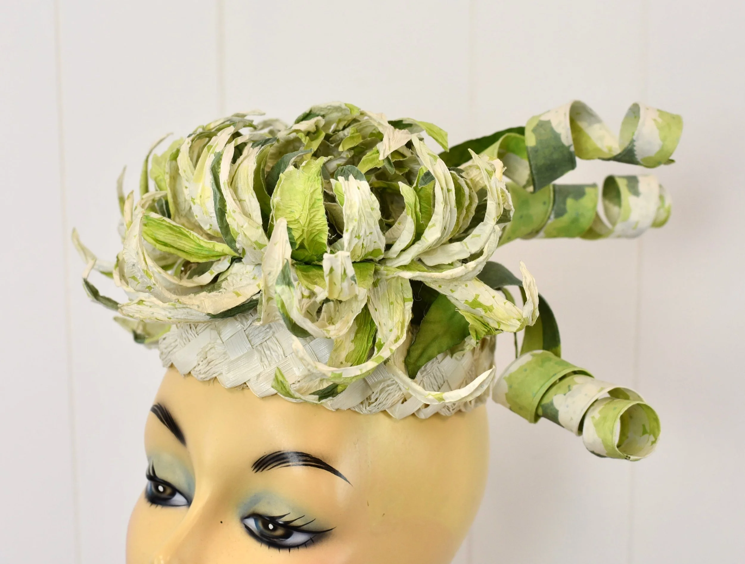 1960s Chrysanthemum Floral Green White Paper Avant Garde 3D  display picture 2