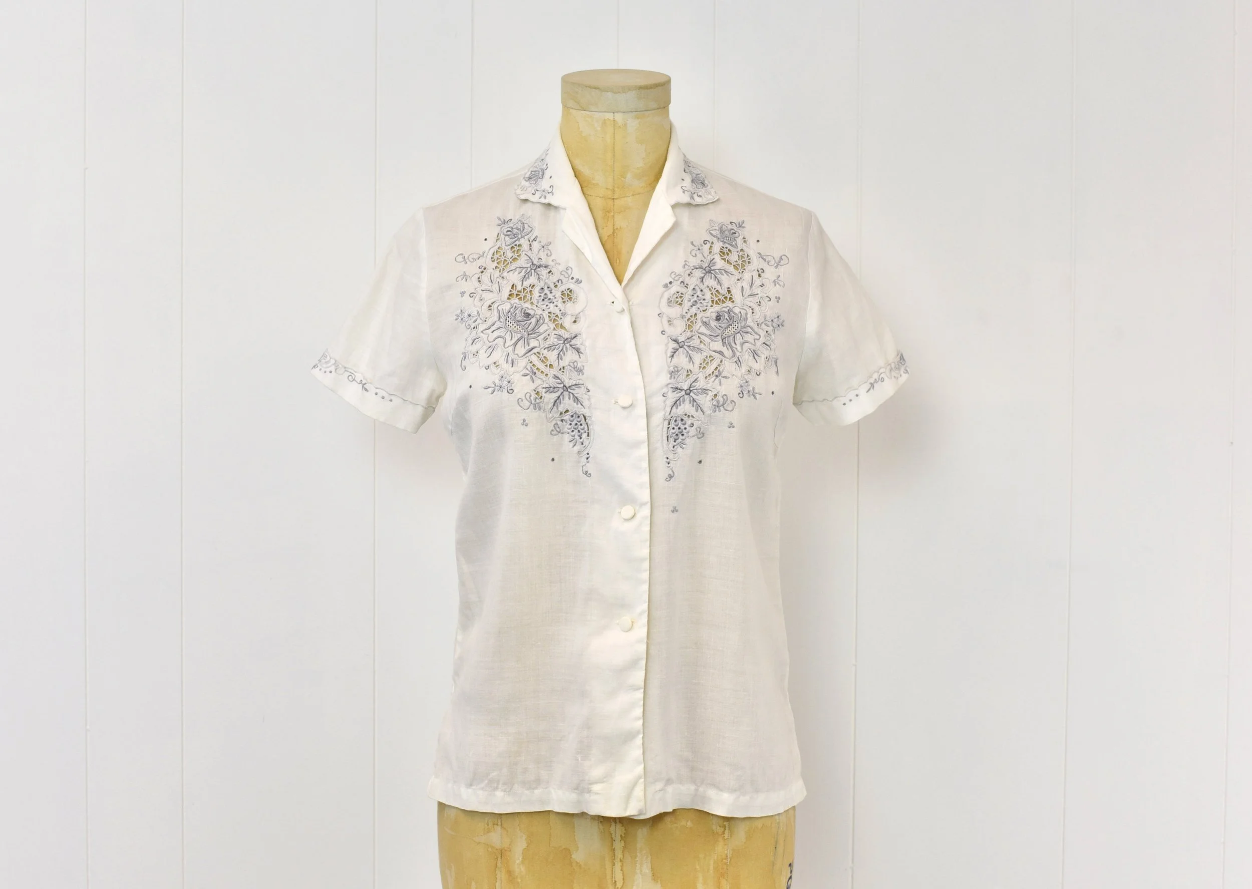 トップス 60s single face foodie 1960s/1970s White Gray Floral Hand Embroidered Lattice Lace Cutout