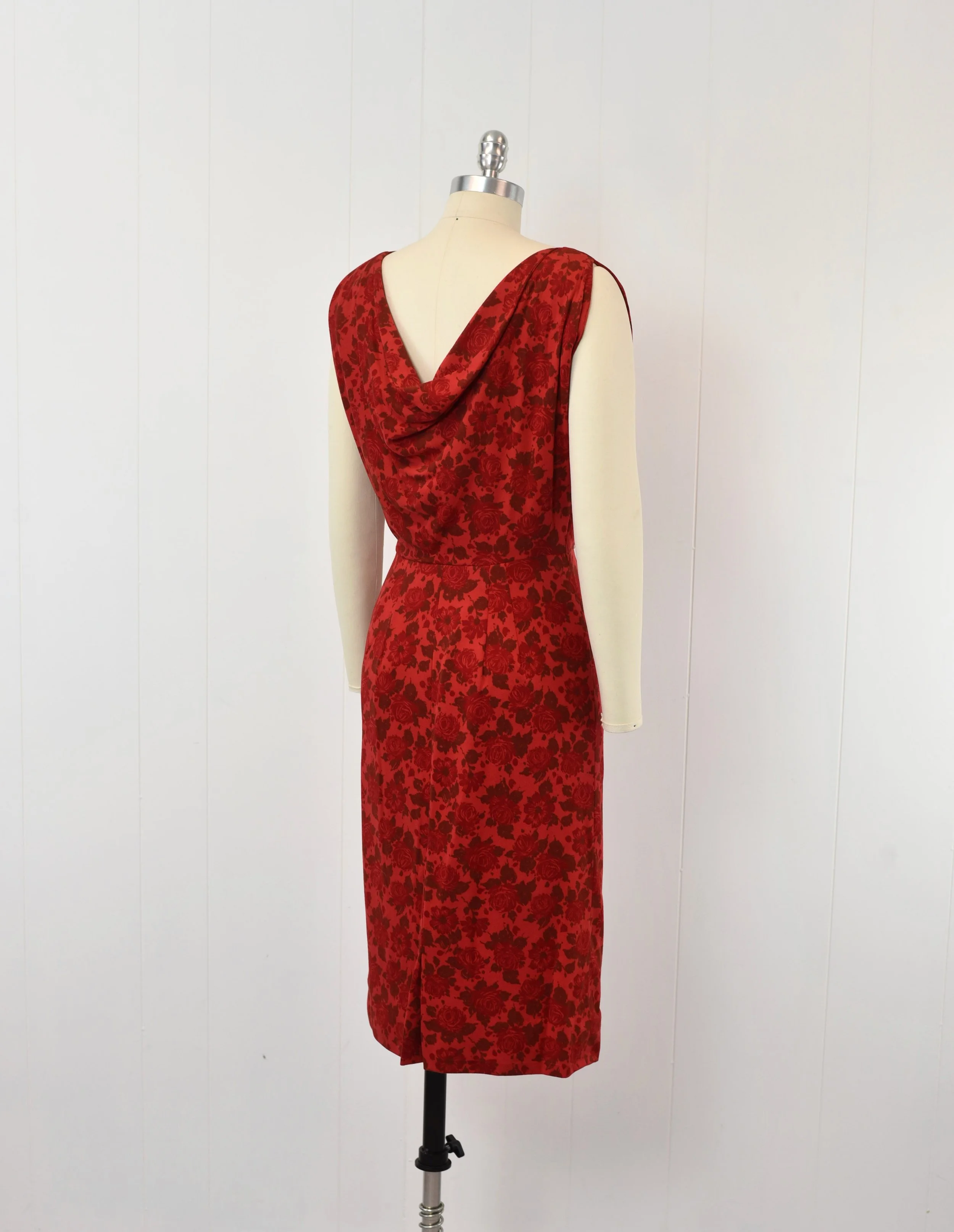 1950s Red Rose Floral Print Bombshell Pinup Wiggle Pencil Cocktail